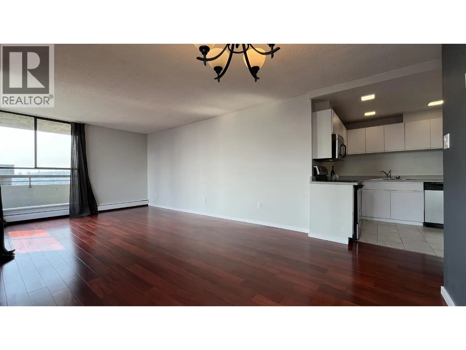 2105 3755 BARTLETT COURT