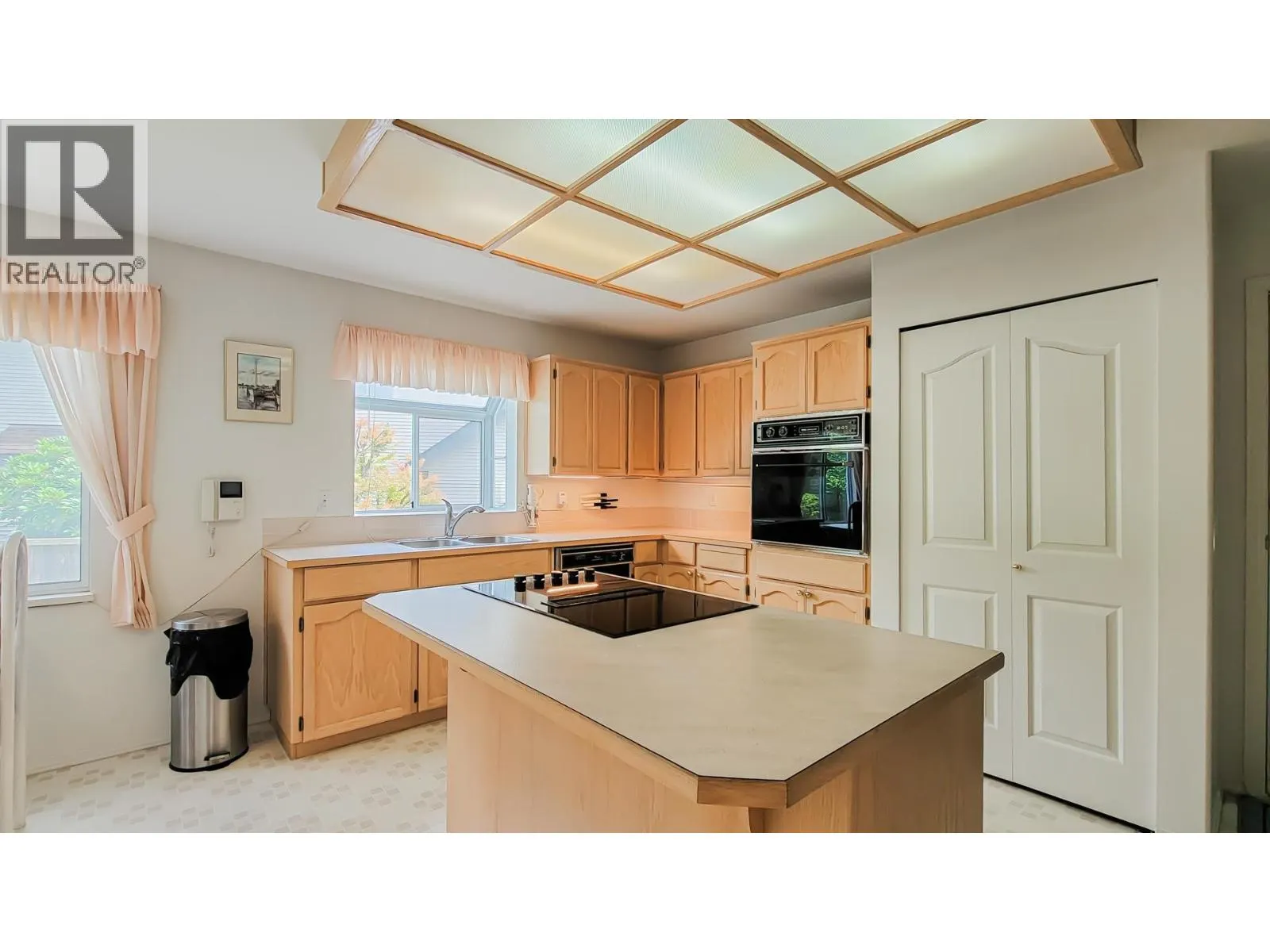 1406 VISTAVIEW COURT
