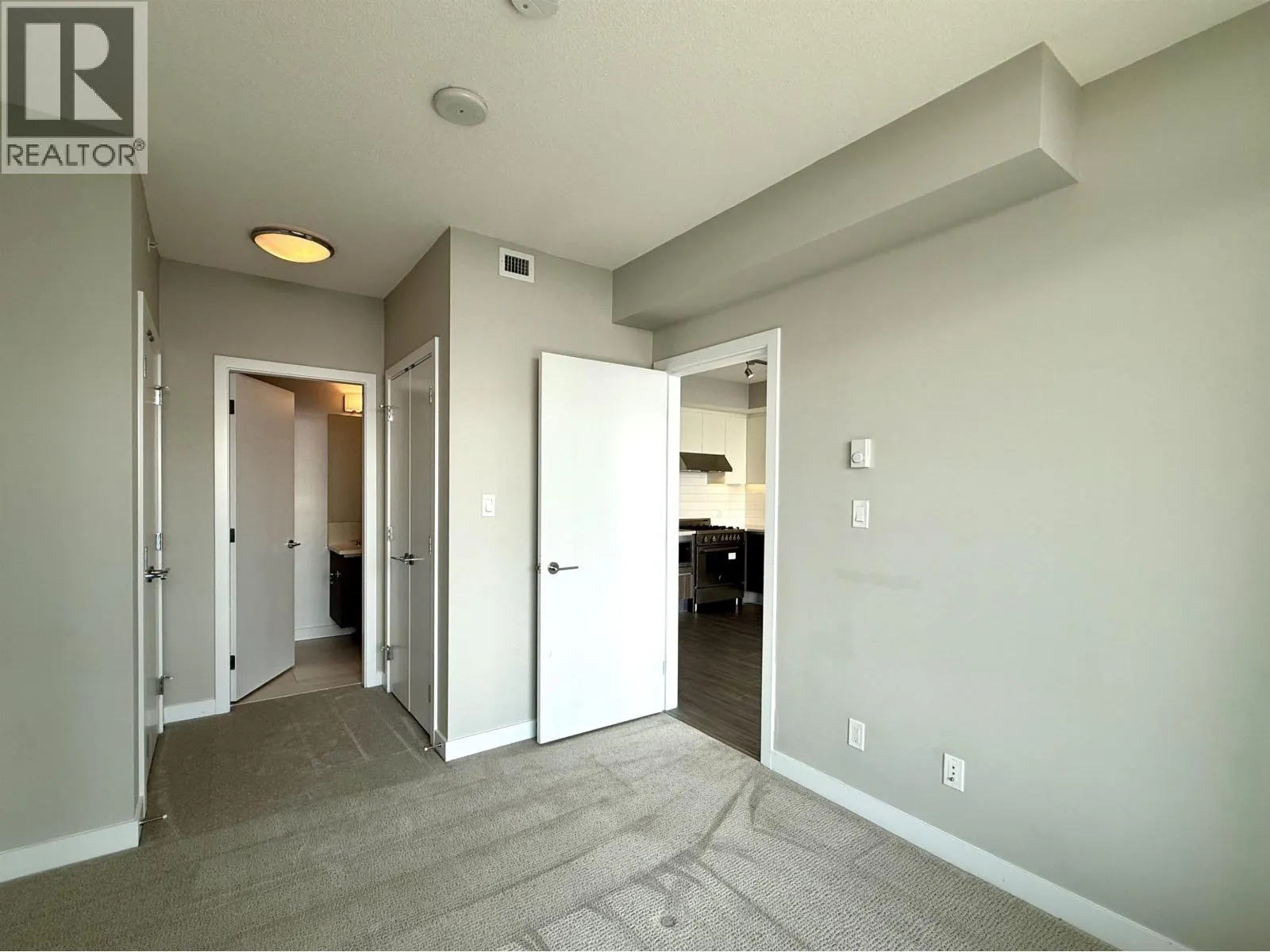 3207 4900 LENNOX LANE