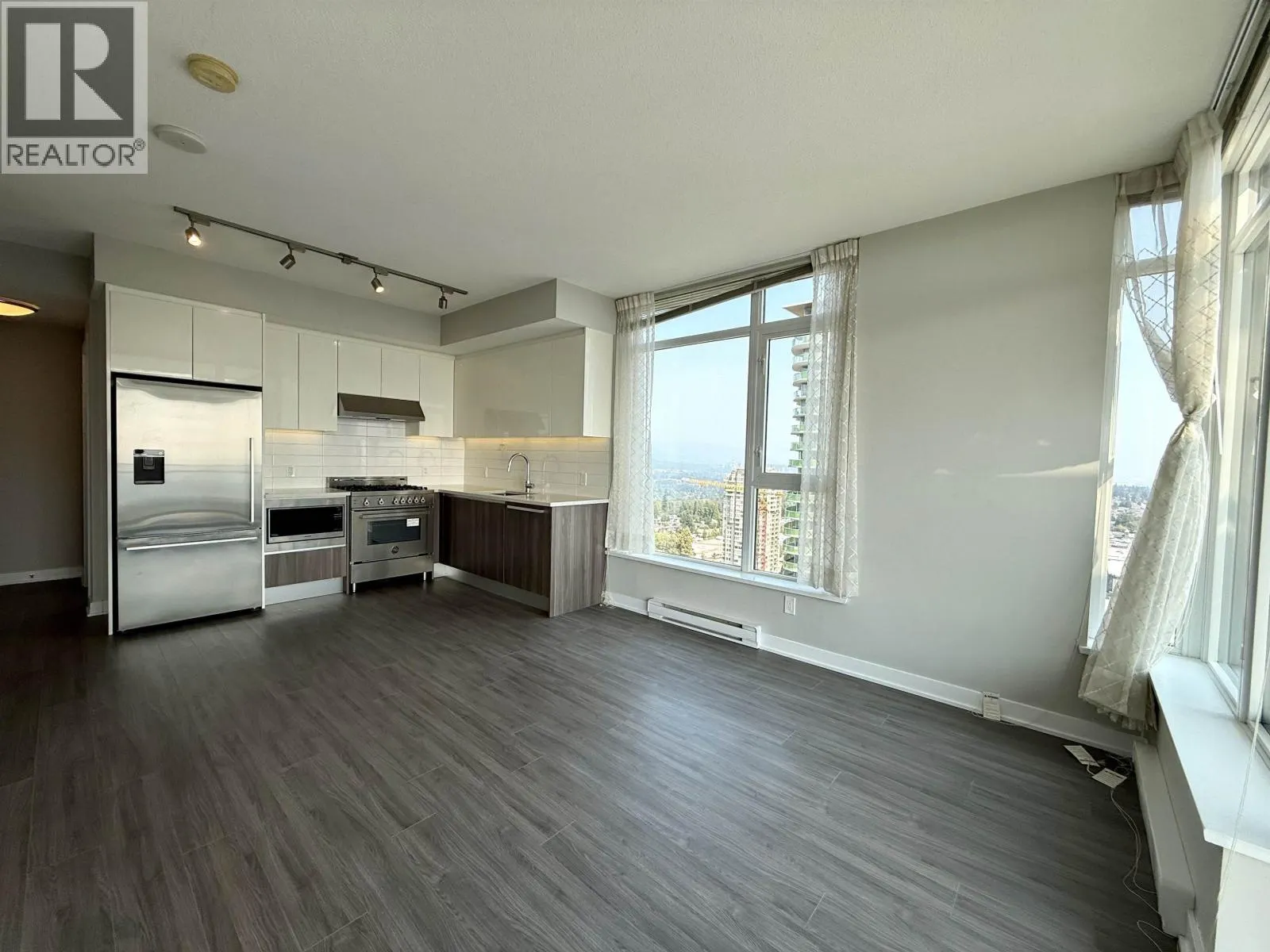 3207 4900 LENNOX LANE