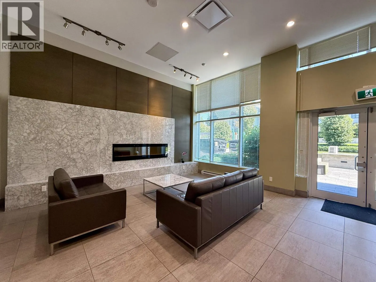 3207 4900 LENNOX LANE