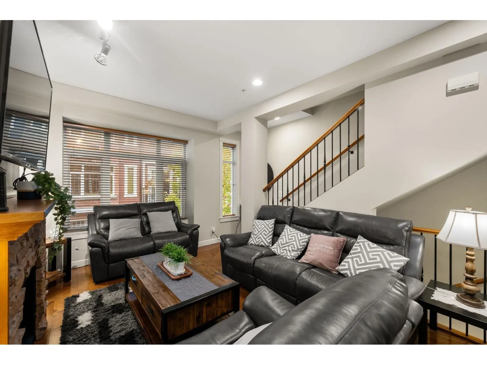 152 20738 84 AVENUE