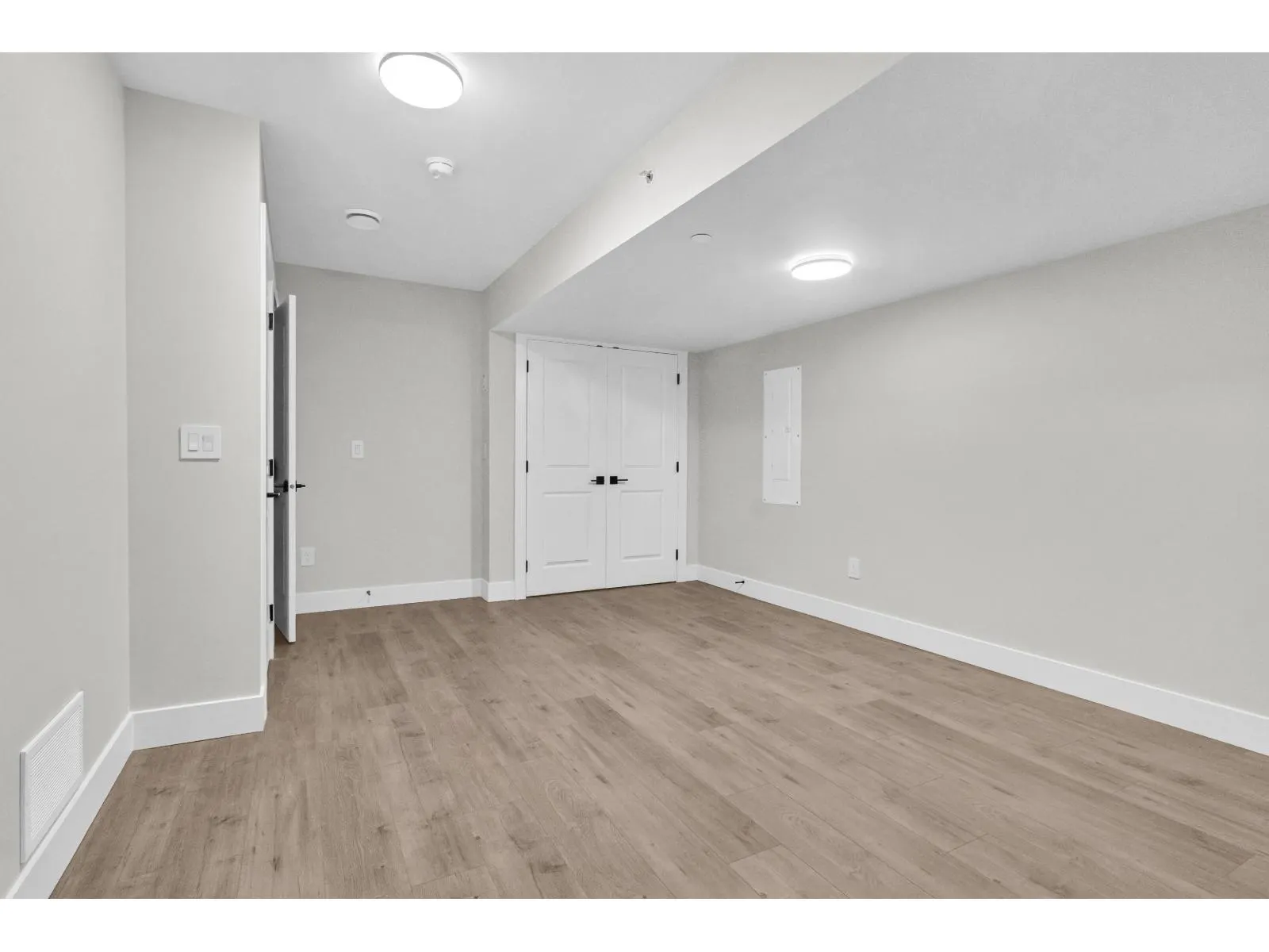A 32729 FRASER CRESCENT