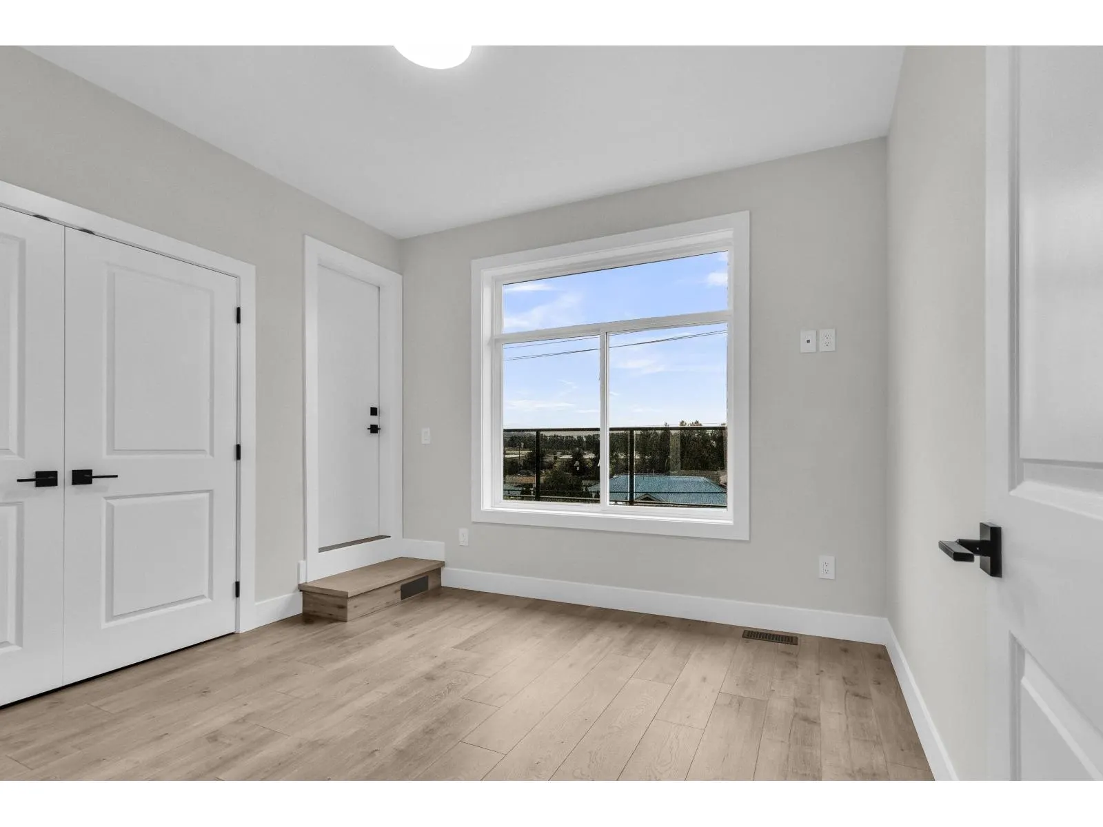 A 32729 FRASER CRESCENT