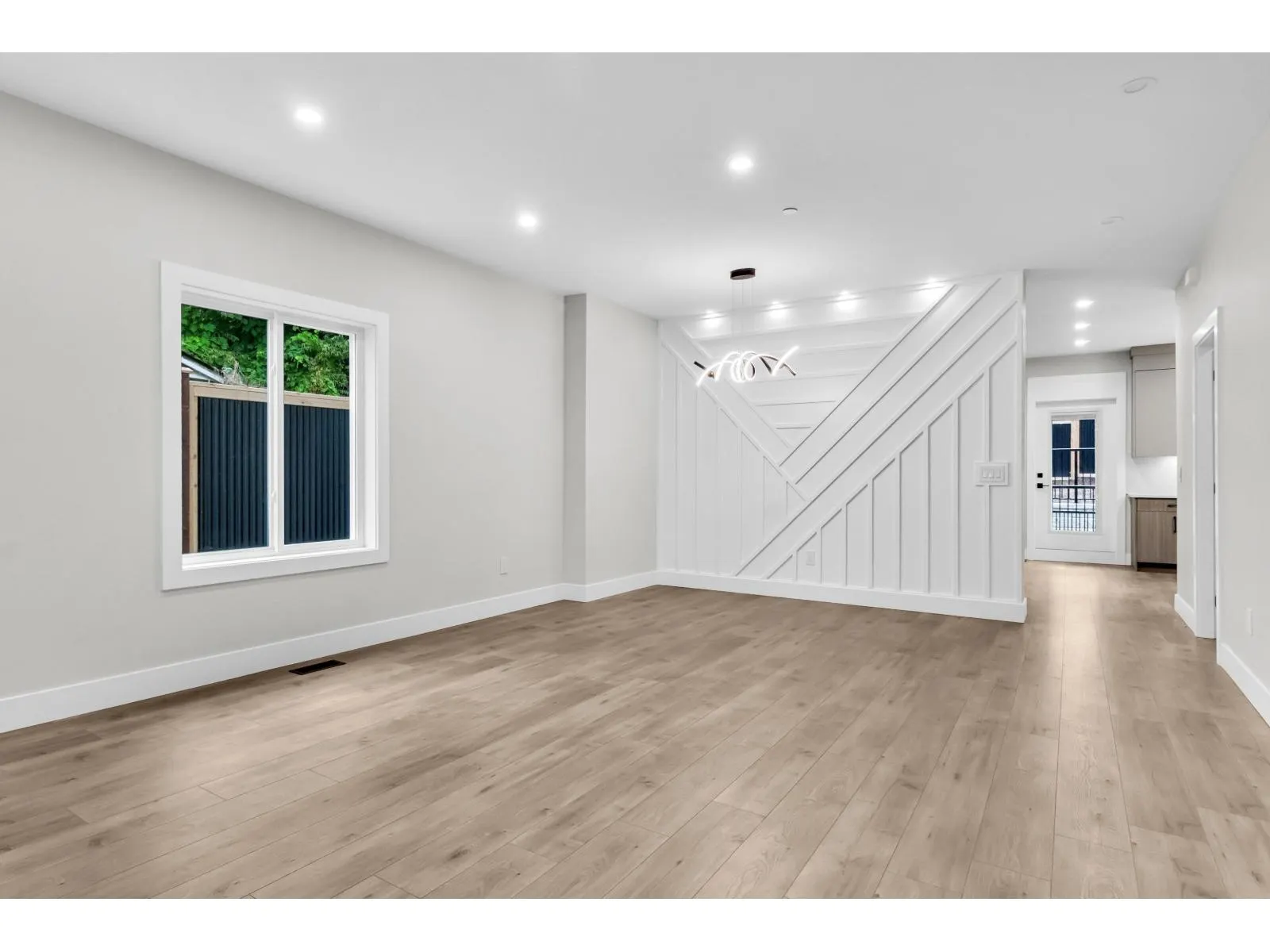 A 32729 FRASER CRESCENT
