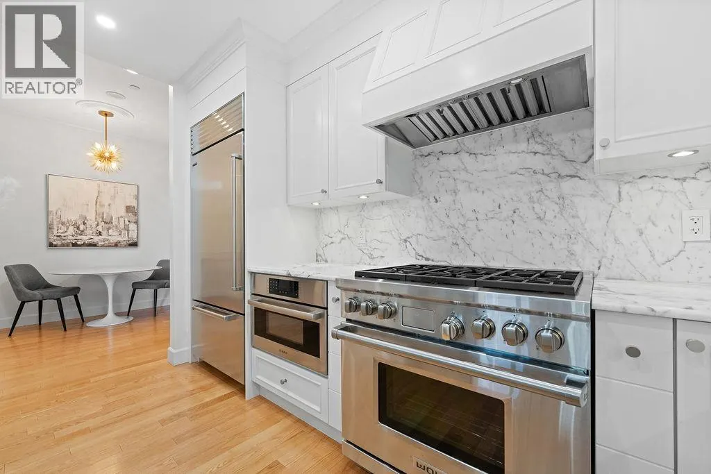 471 BEACH CRESCENT