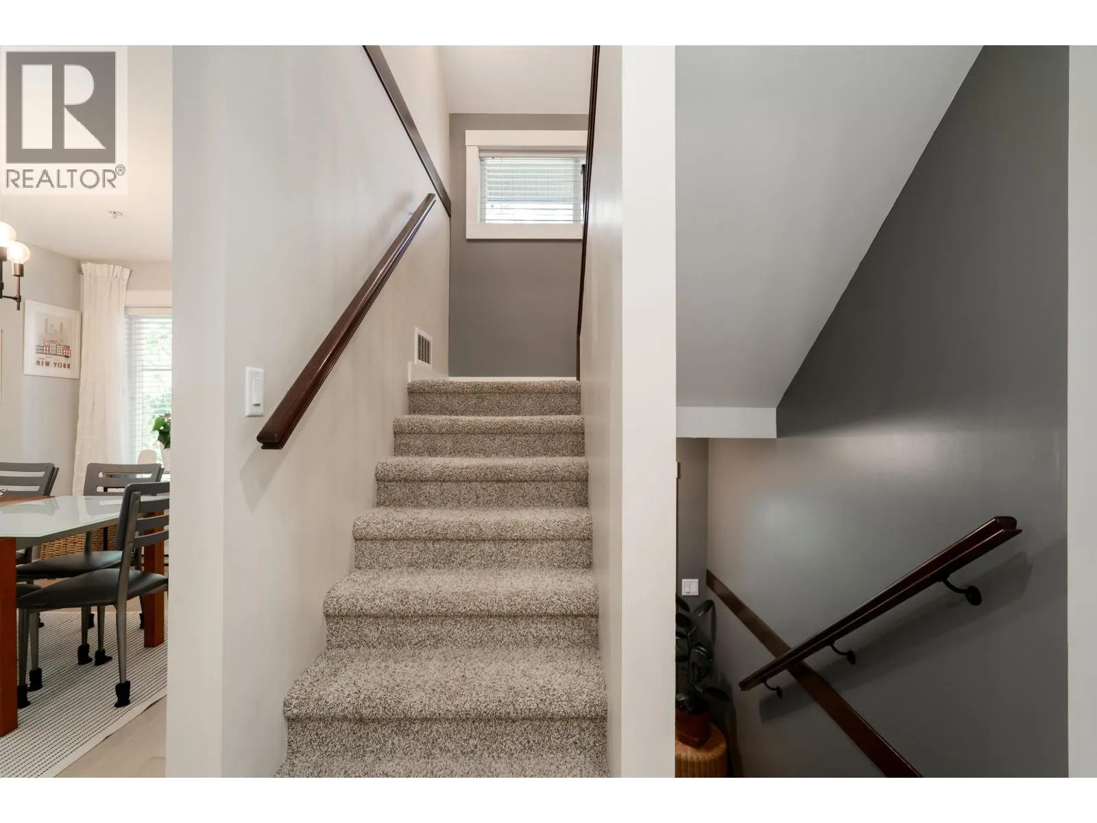 9 22206 124 AVENUE