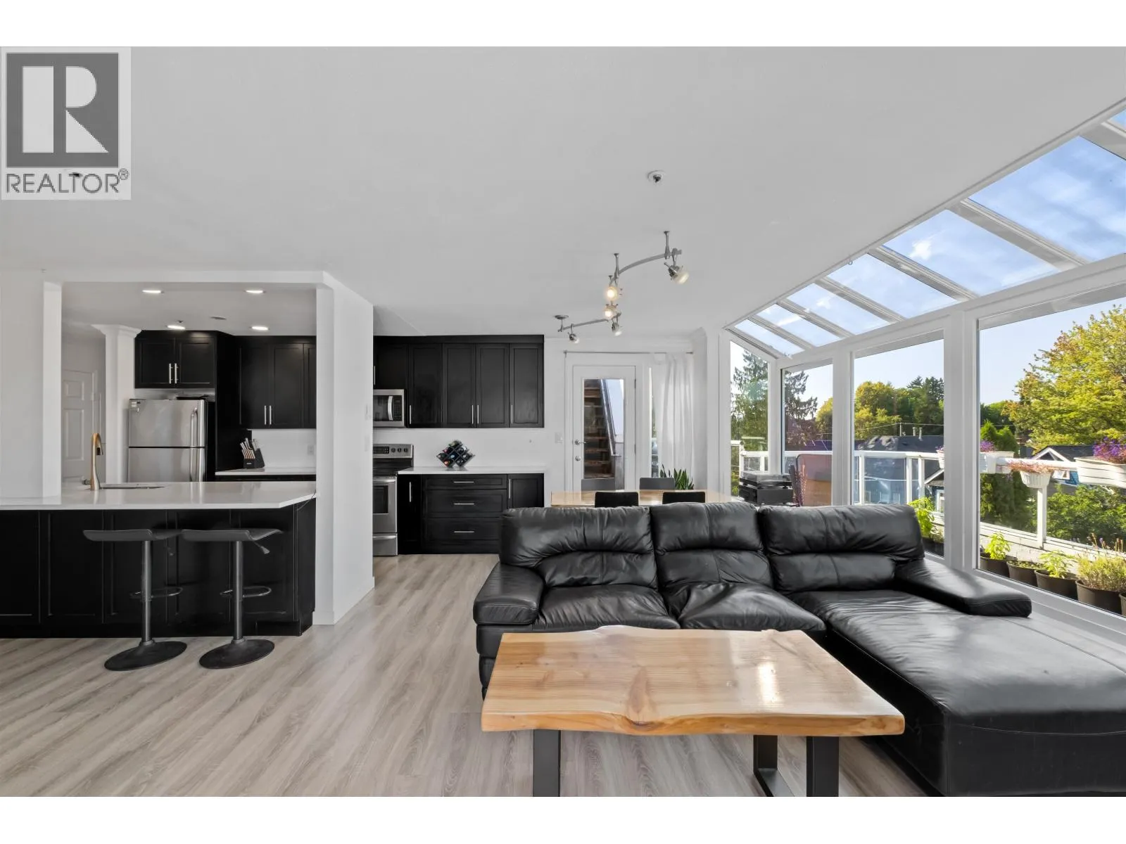 403 3505 W BROADWAY