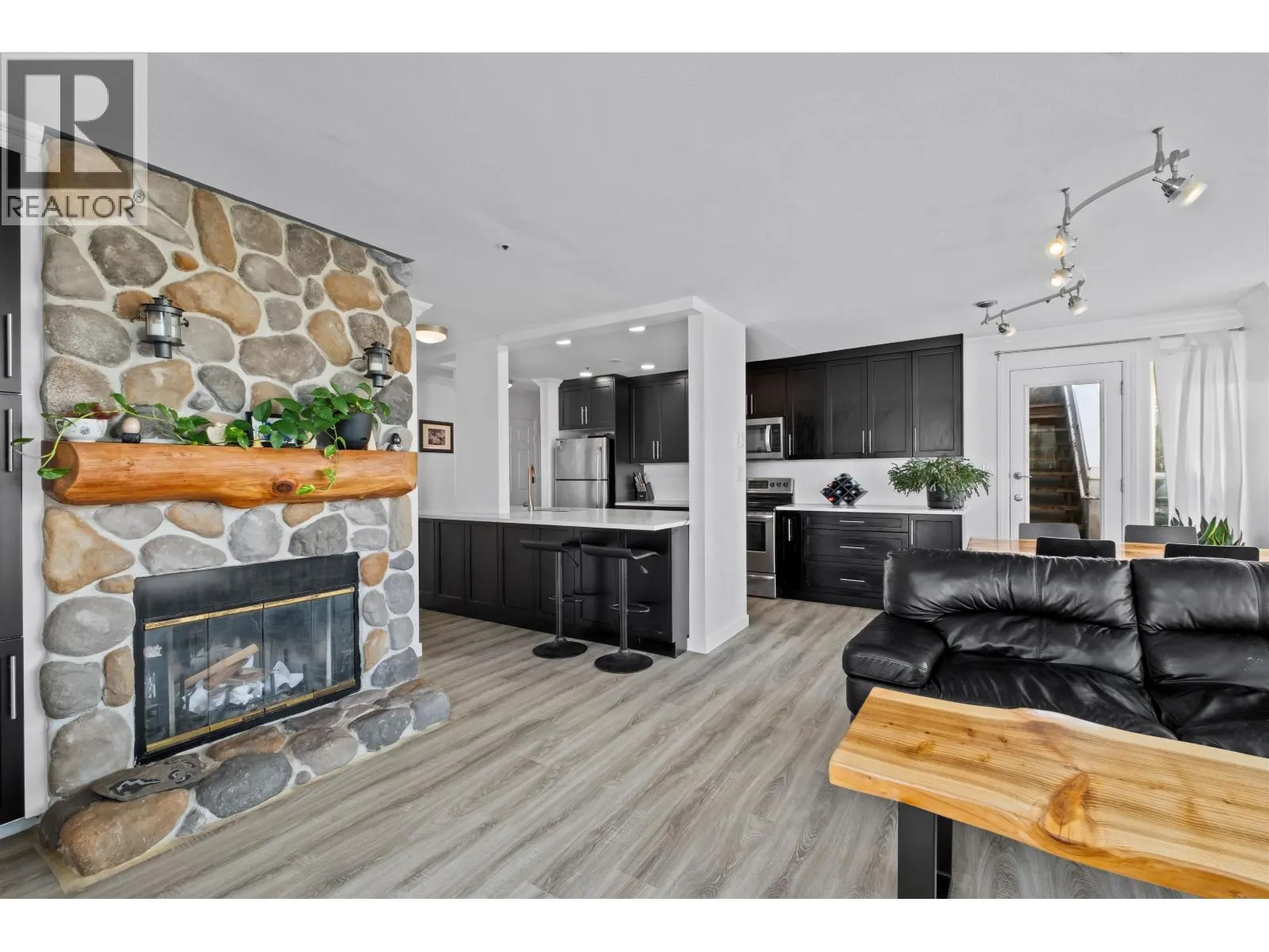403 3505 W BROADWAY