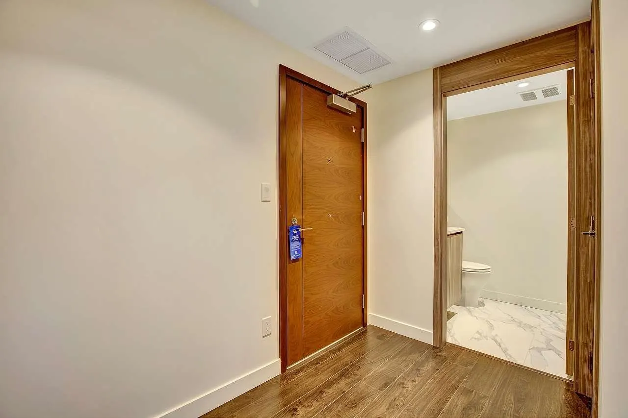 1604 9887 WHALLEY BOULEVARD