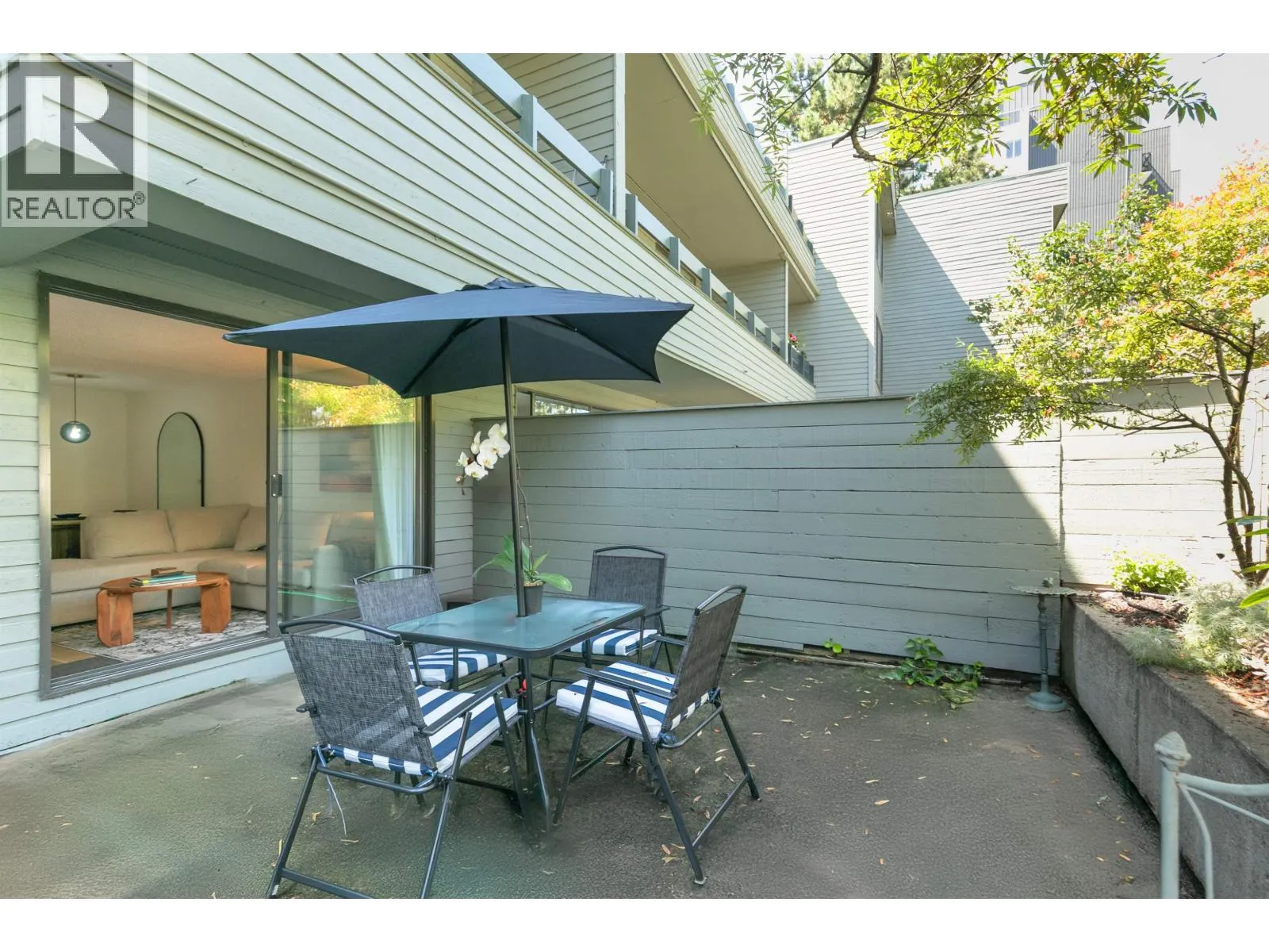 208 2119 BELLEVUE AVENUE
