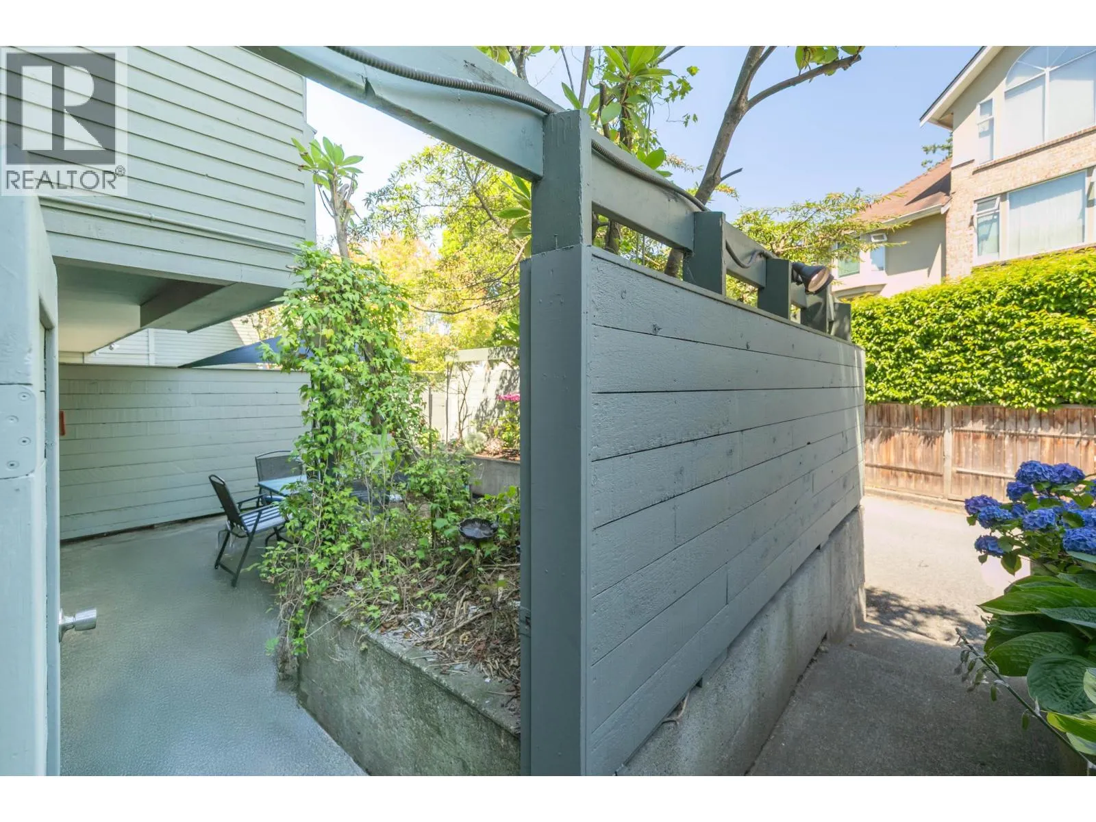 208 2119 BELLEVUE AVENUE