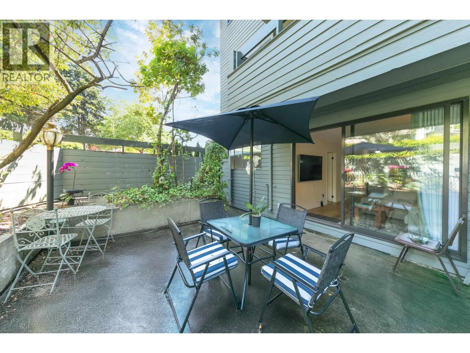 208 2119 BELLEVUE AVENUE