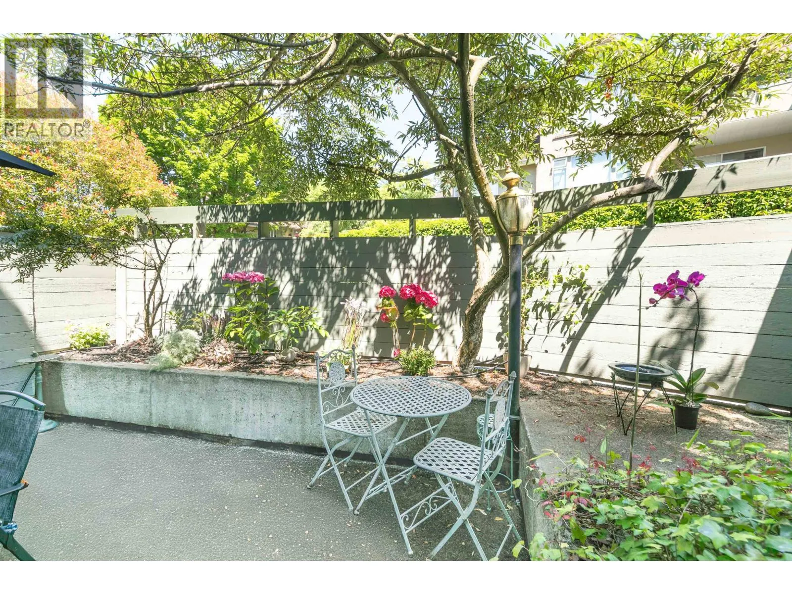 208 2119 BELLEVUE AVENUE