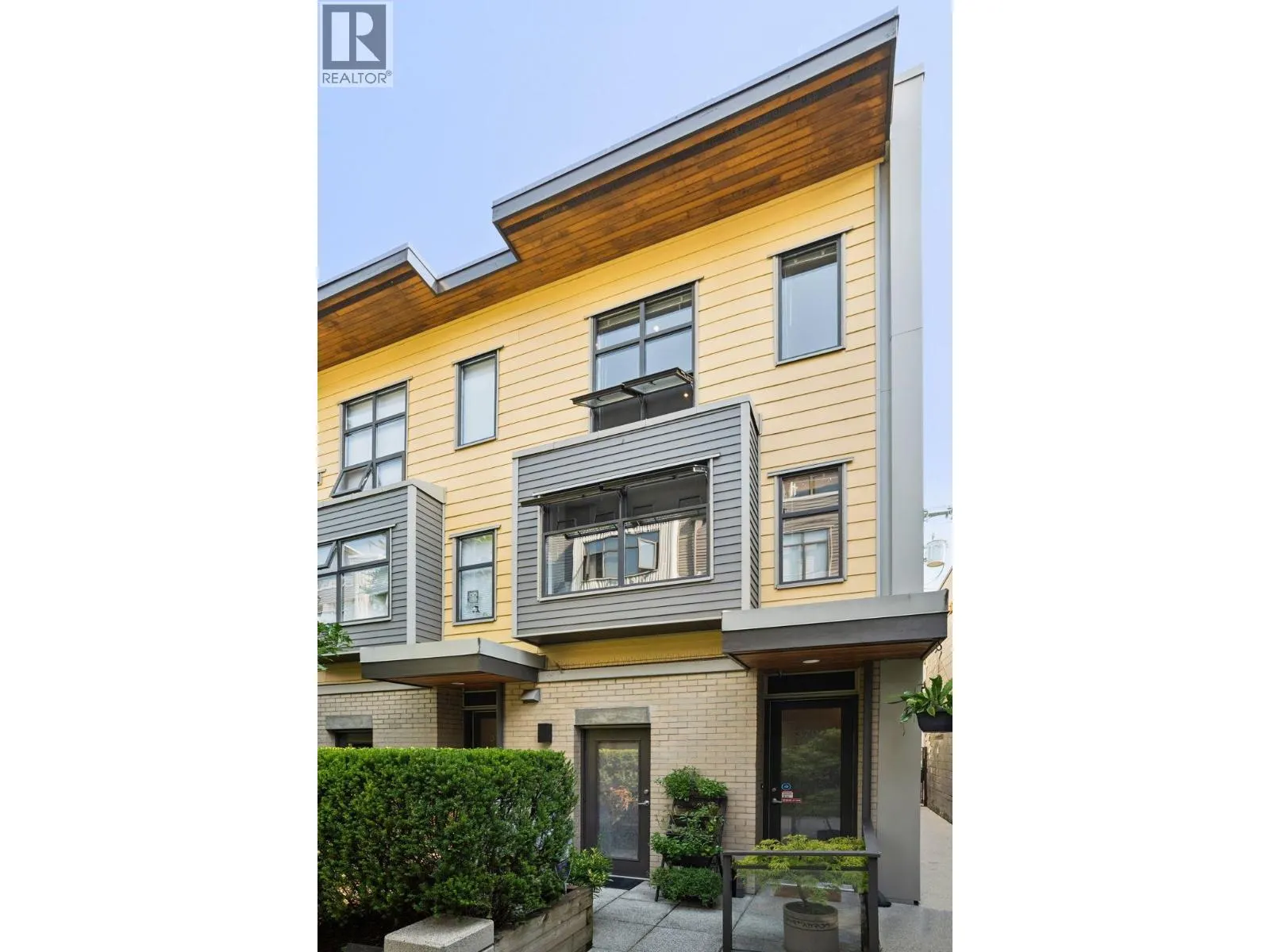 3792 COMMERCIAL STREET