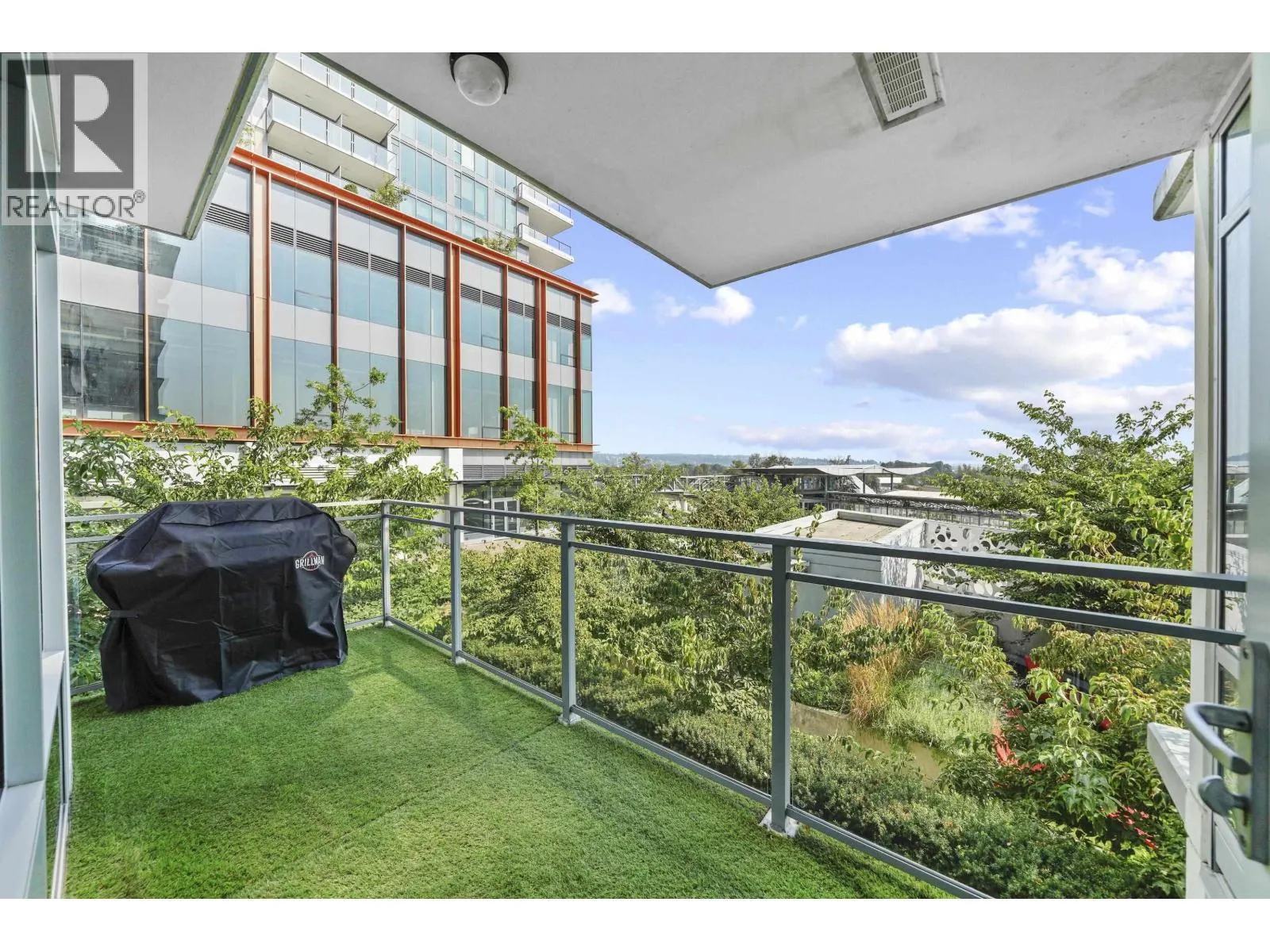 209 258 NELSON'S COURT