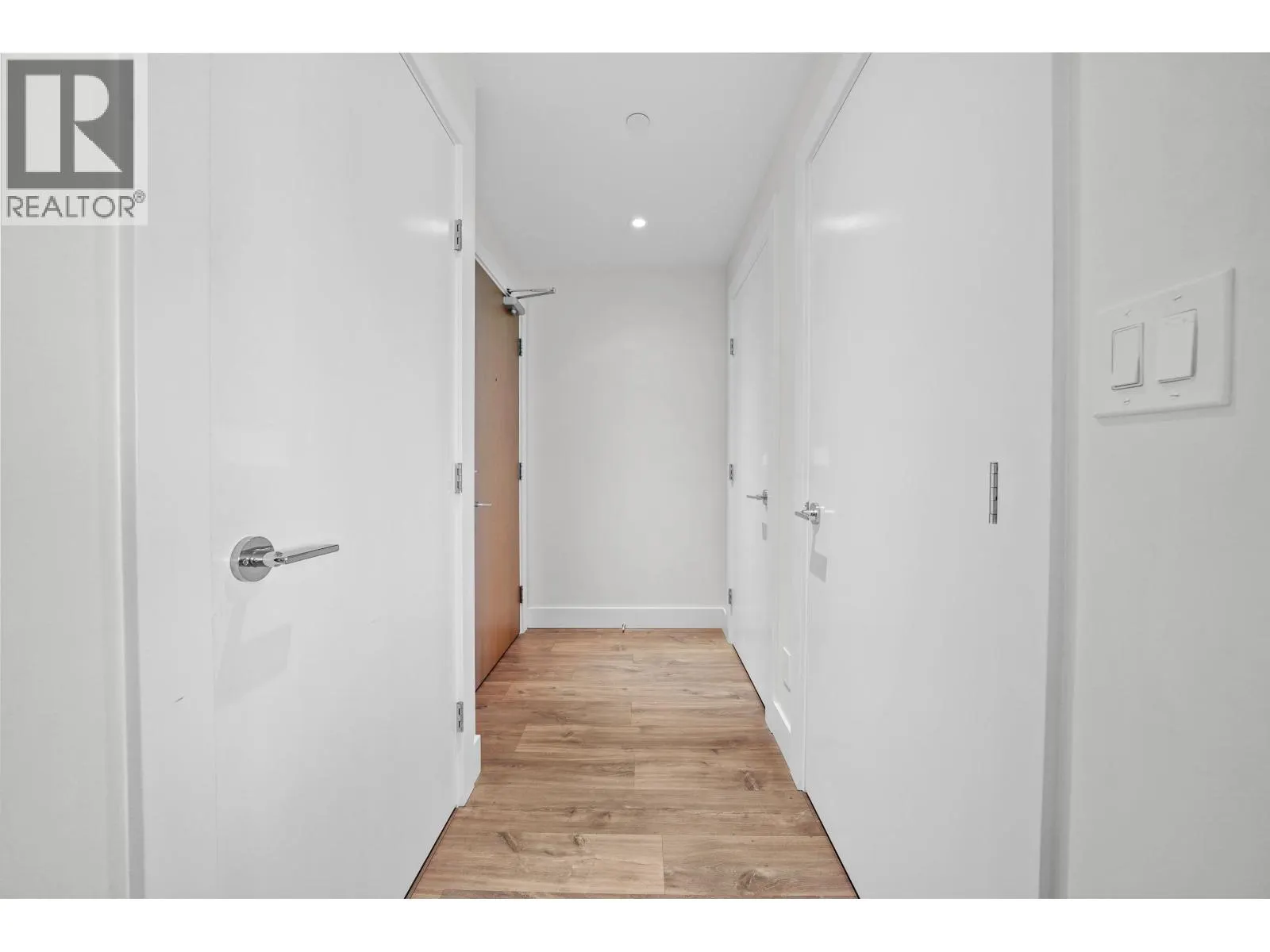 209 258 NELSON'S COURT