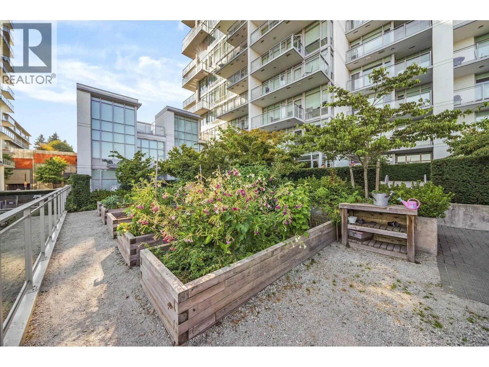 209 258 NELSON'S COURT