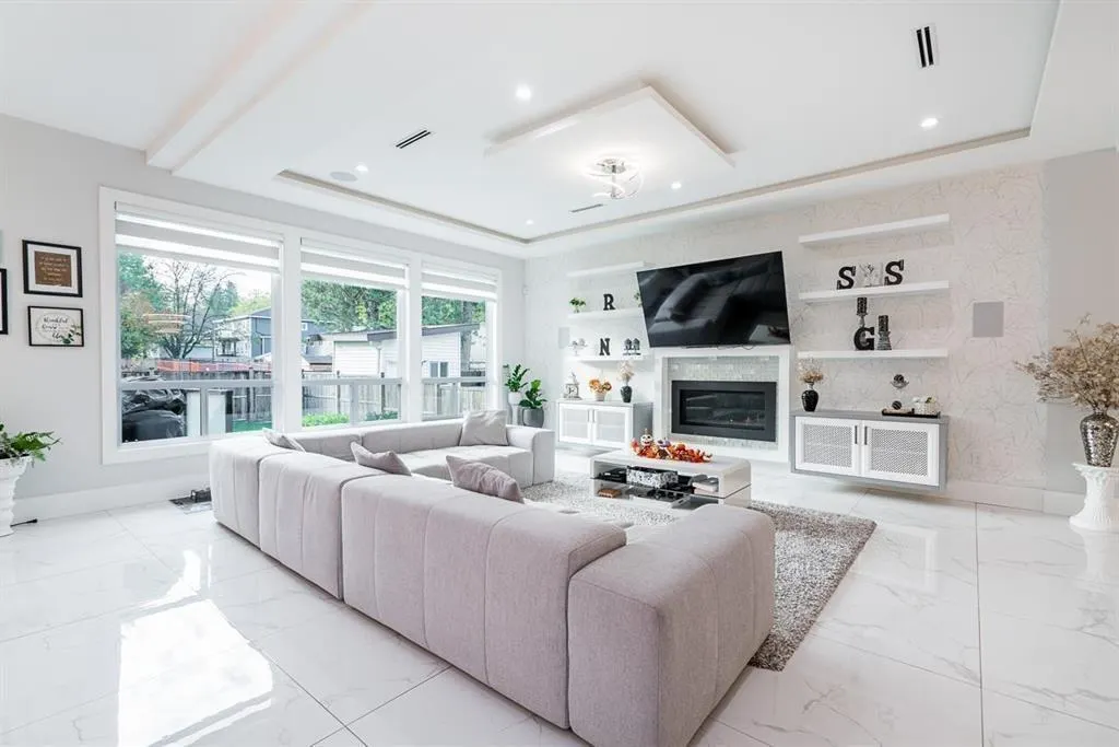 8821 QUEEN MARY BOULEVARD