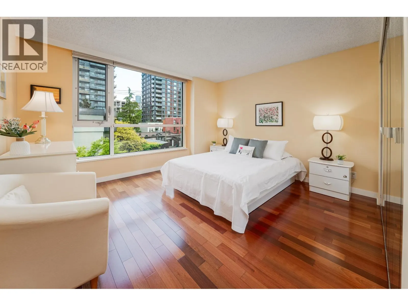 501 1345 BURNABY STREET