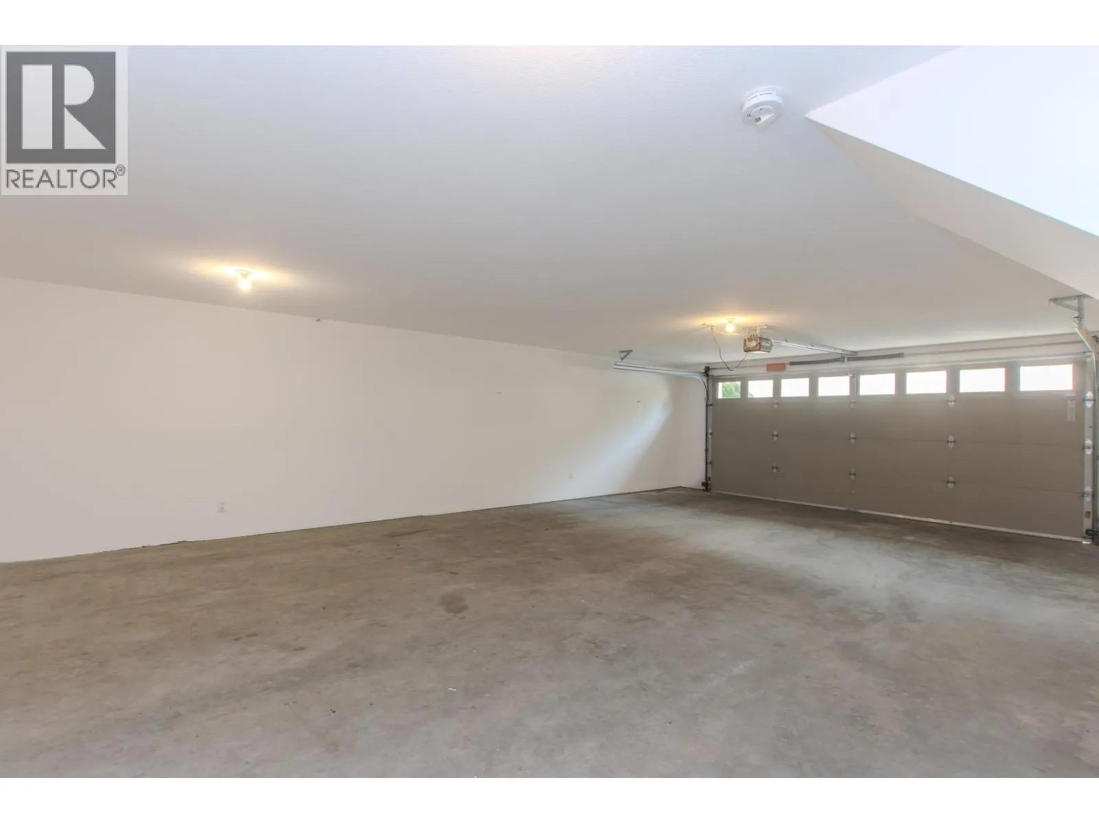 18 1200 EDGEWATER DRIVE