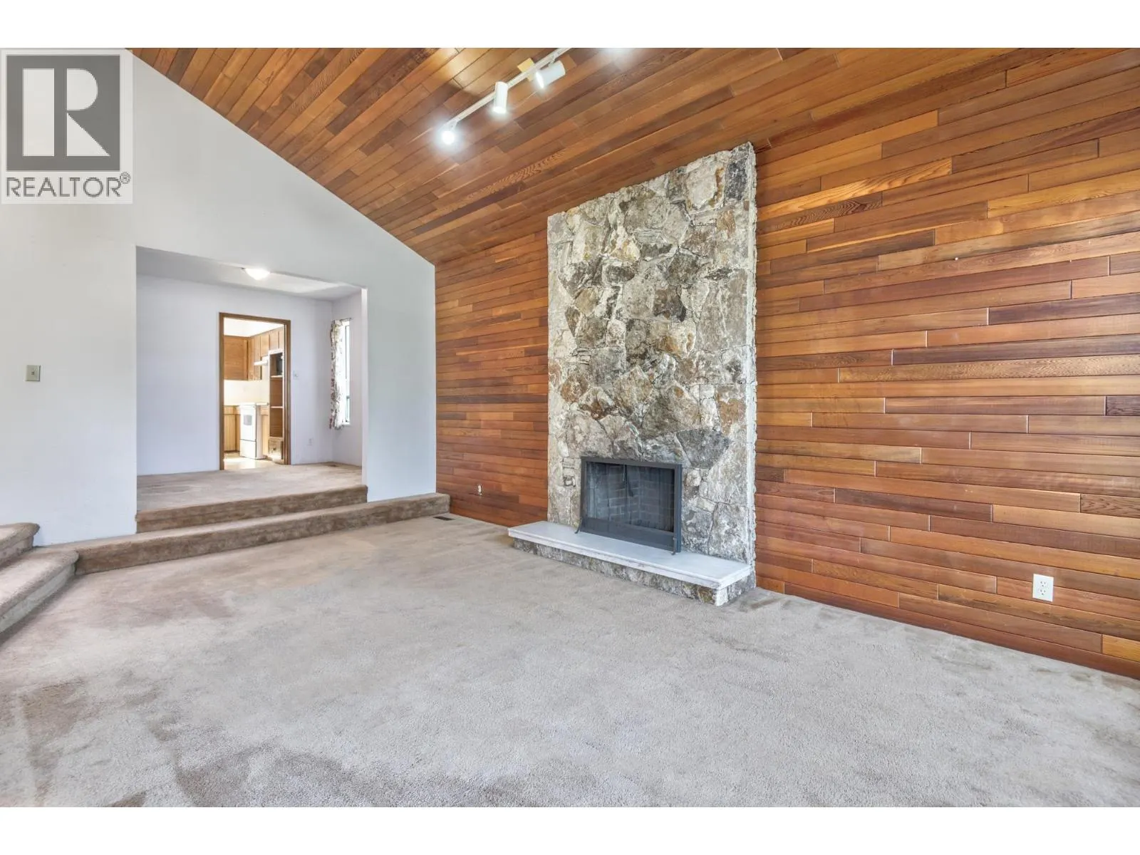 5202 HOLLYWOOD DRIVE