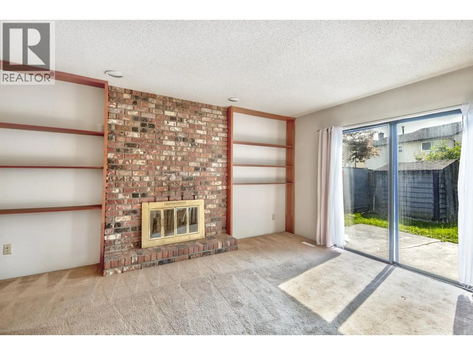 5202 HOLLYWOOD DRIVE