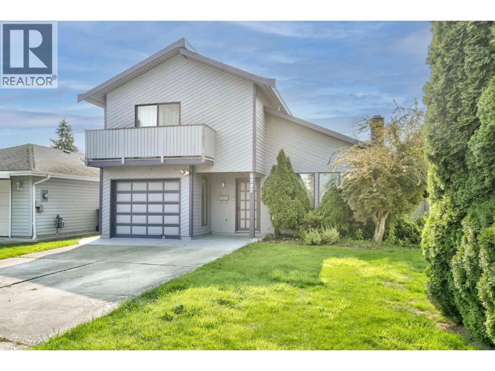 5202 HOLLYWOOD DRIVE