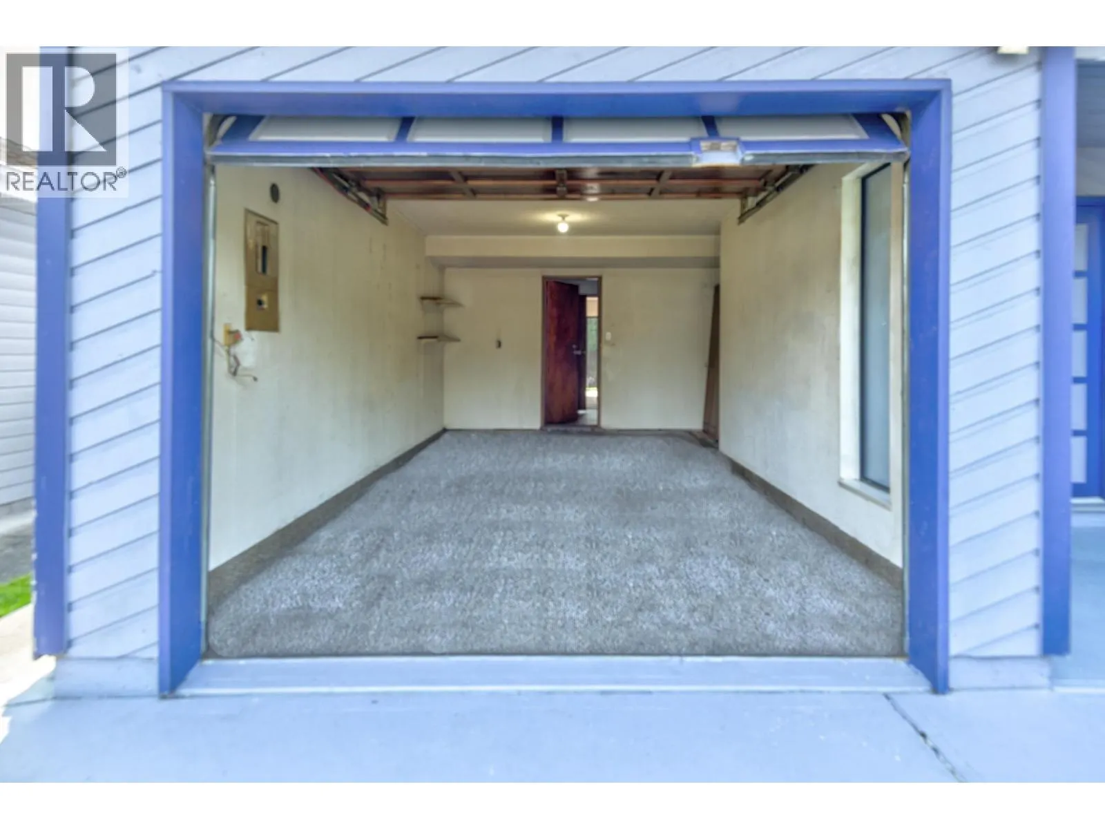 5202 HOLLYWOOD DRIVE