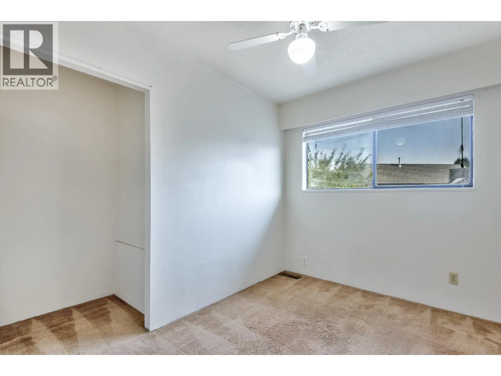 5202 HOLLYWOOD DRIVE