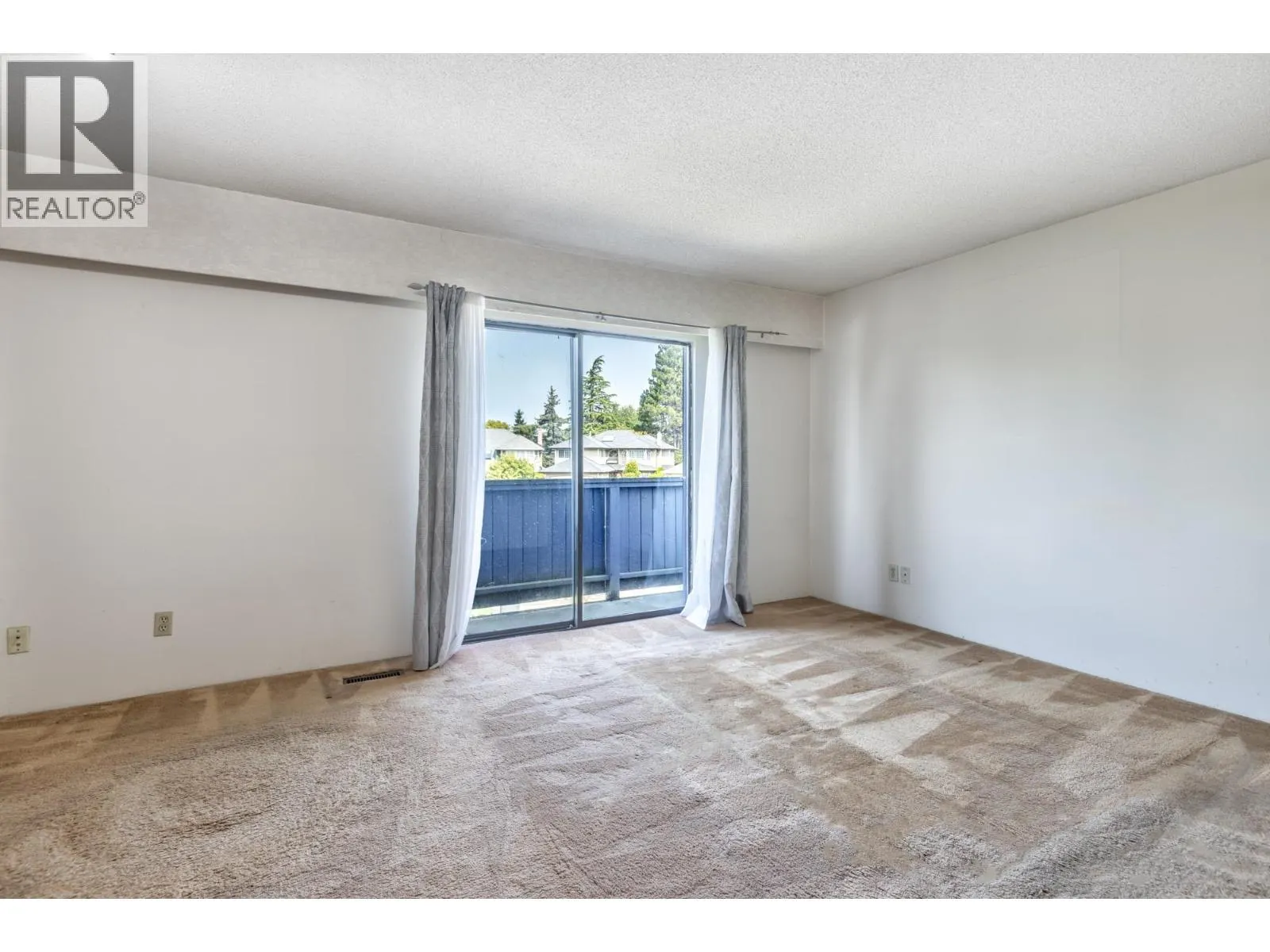 5202 HOLLYWOOD DRIVE