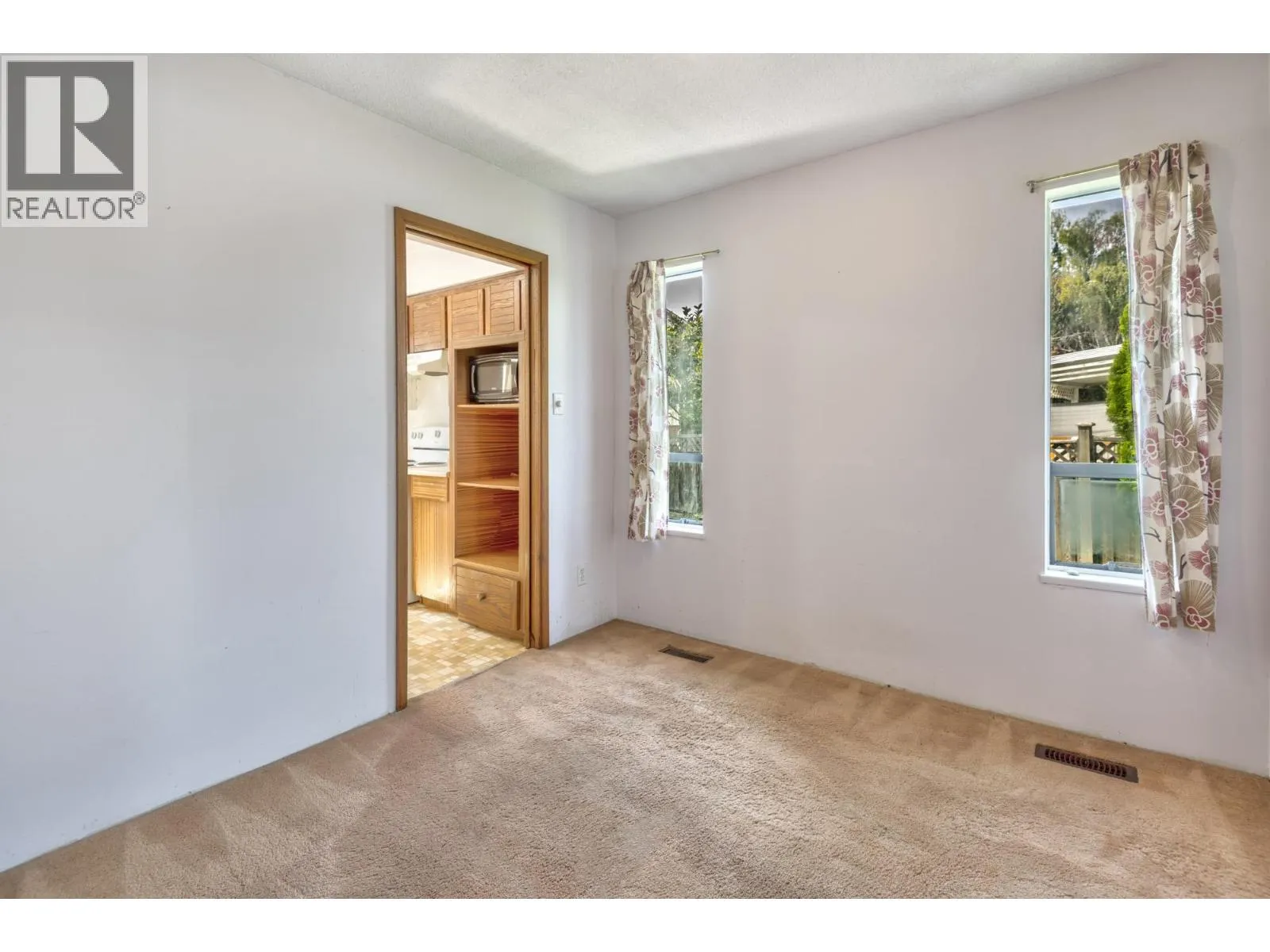 5202 HOLLYWOOD DRIVE
