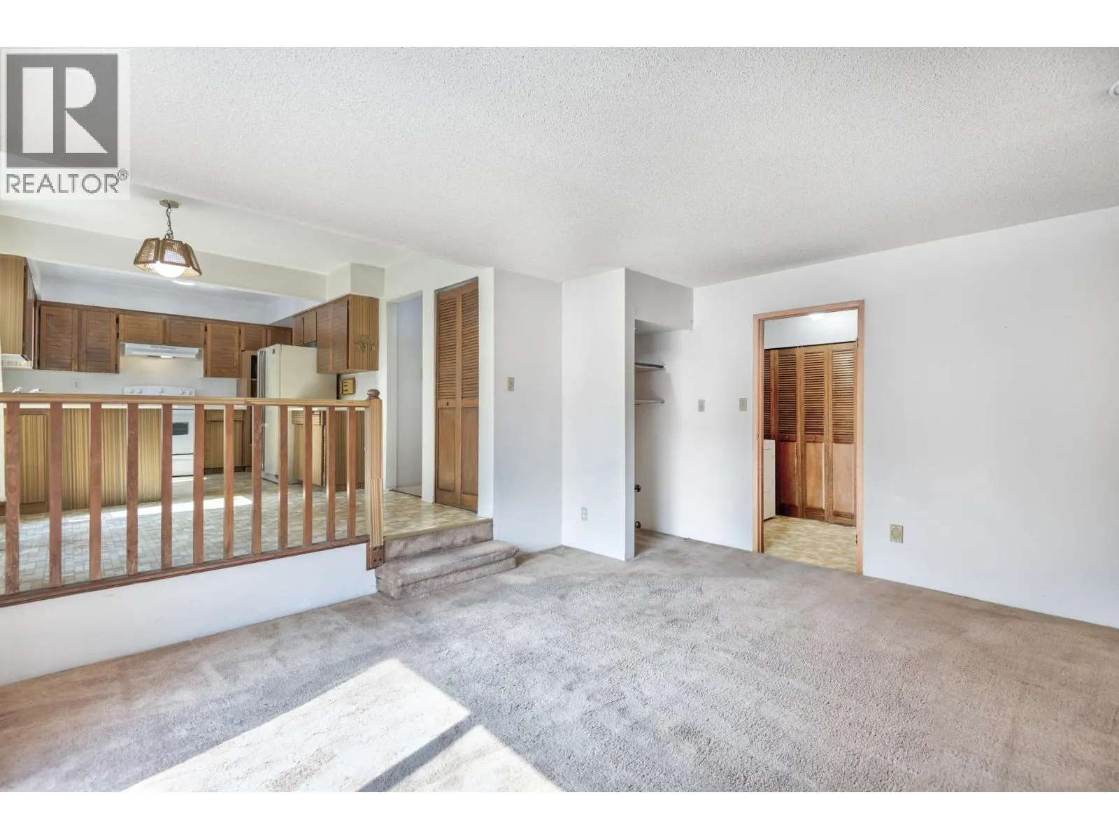 5202 HOLLYWOOD DRIVE