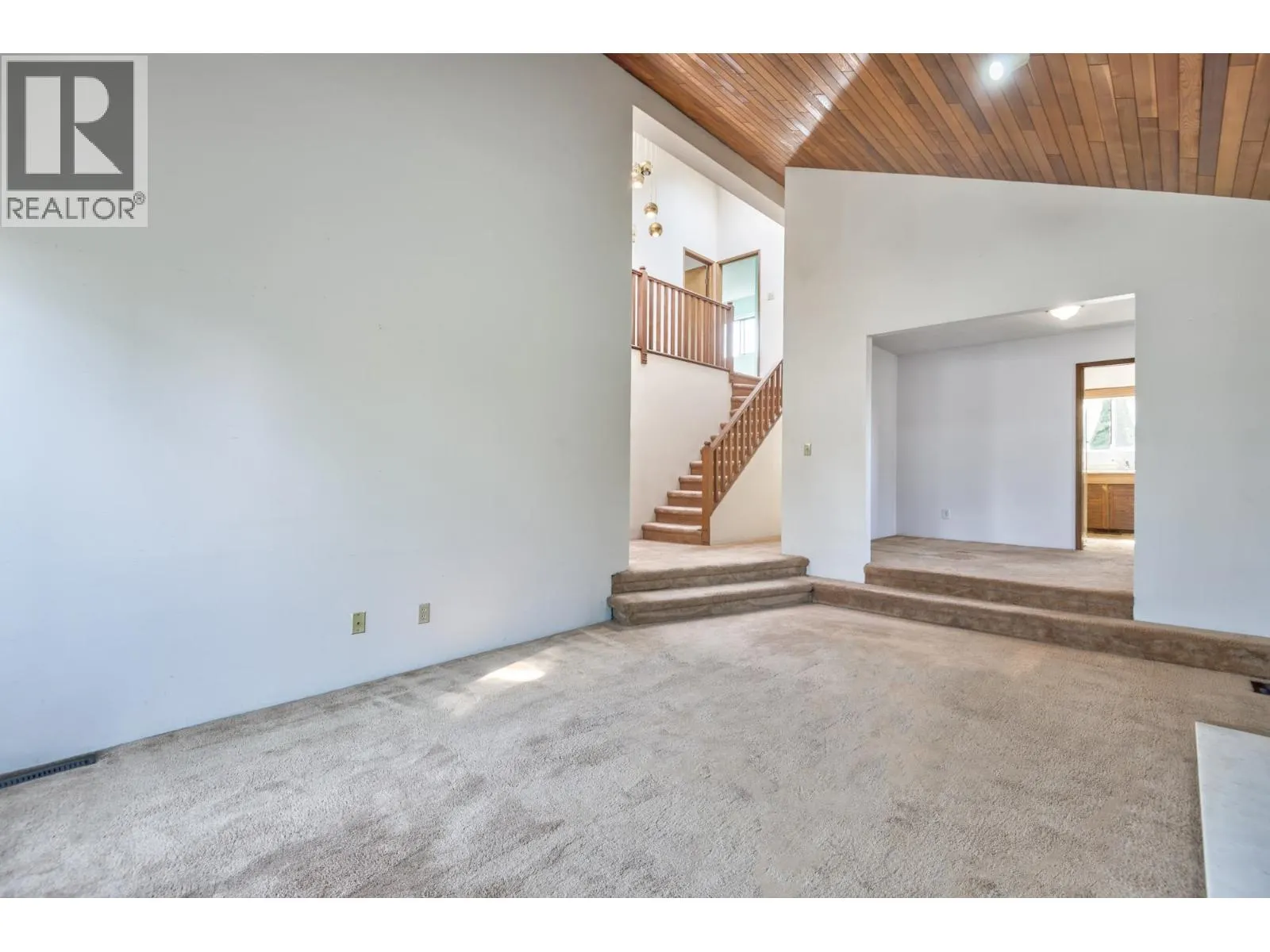 5202 HOLLYWOOD DRIVE