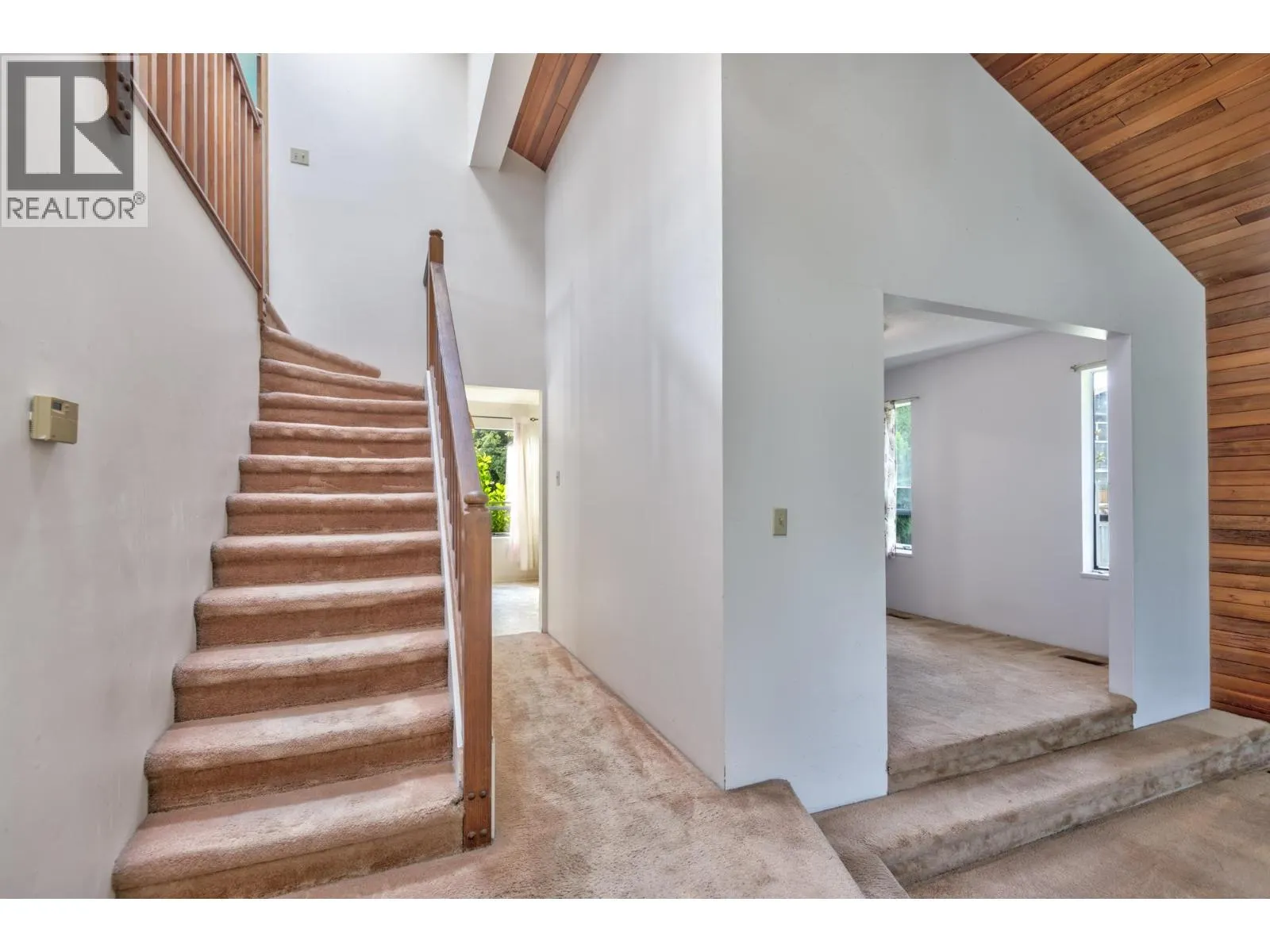 5202 HOLLYWOOD DRIVE