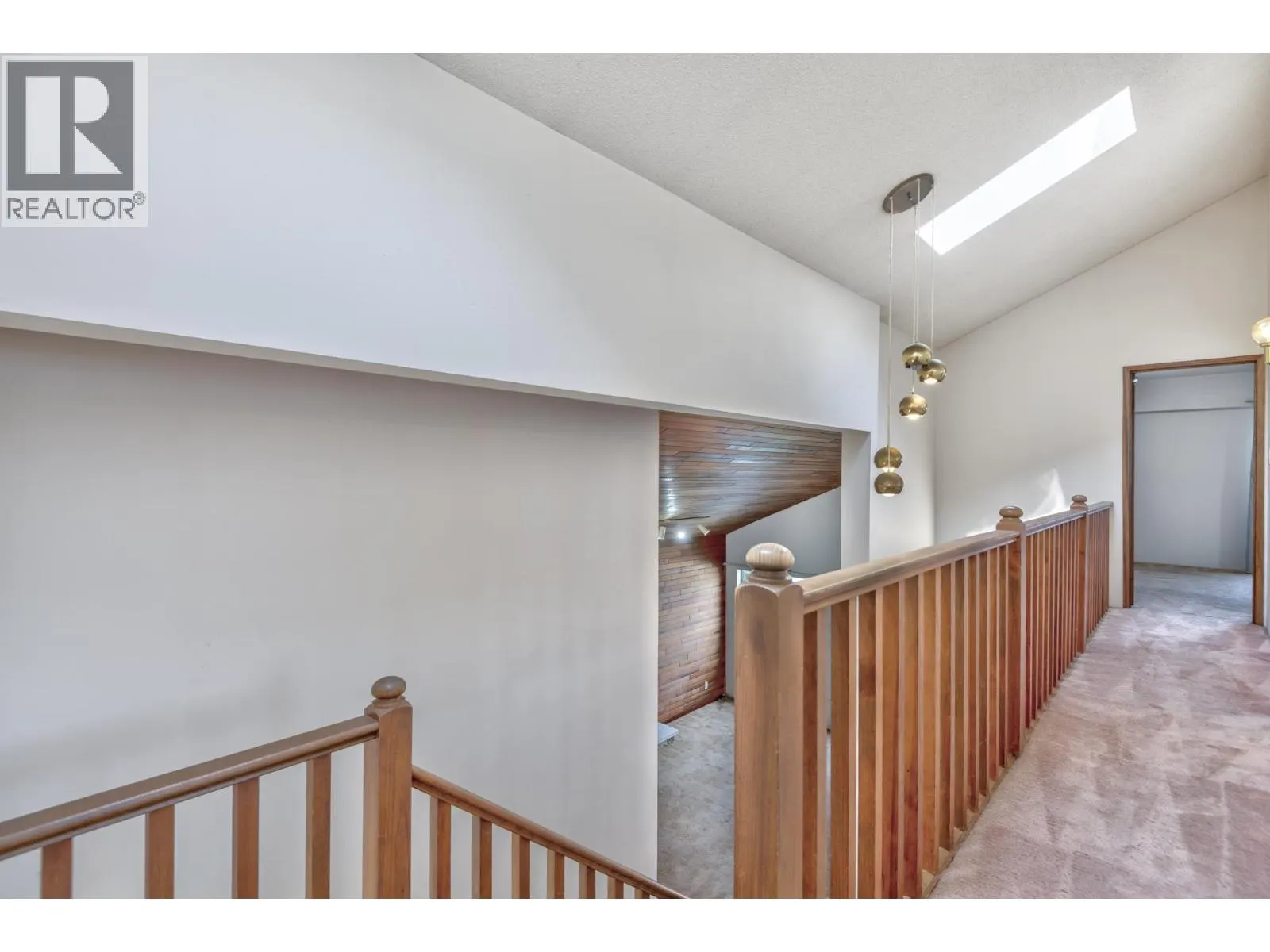 5202 HOLLYWOOD DRIVE