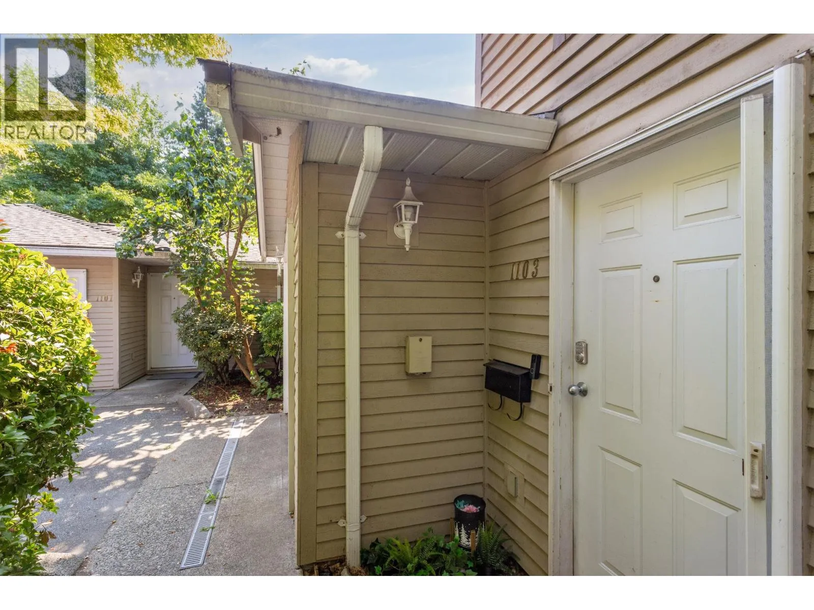 1103 O'FLAHERTY GATE