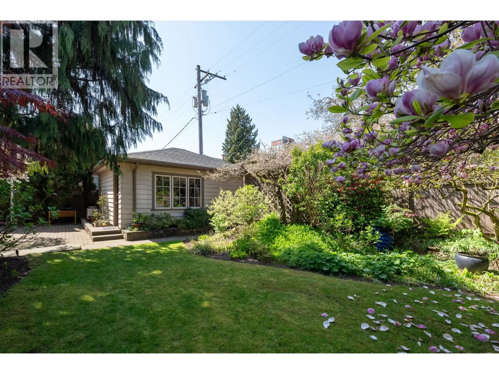 505 QUEENS AVENUE