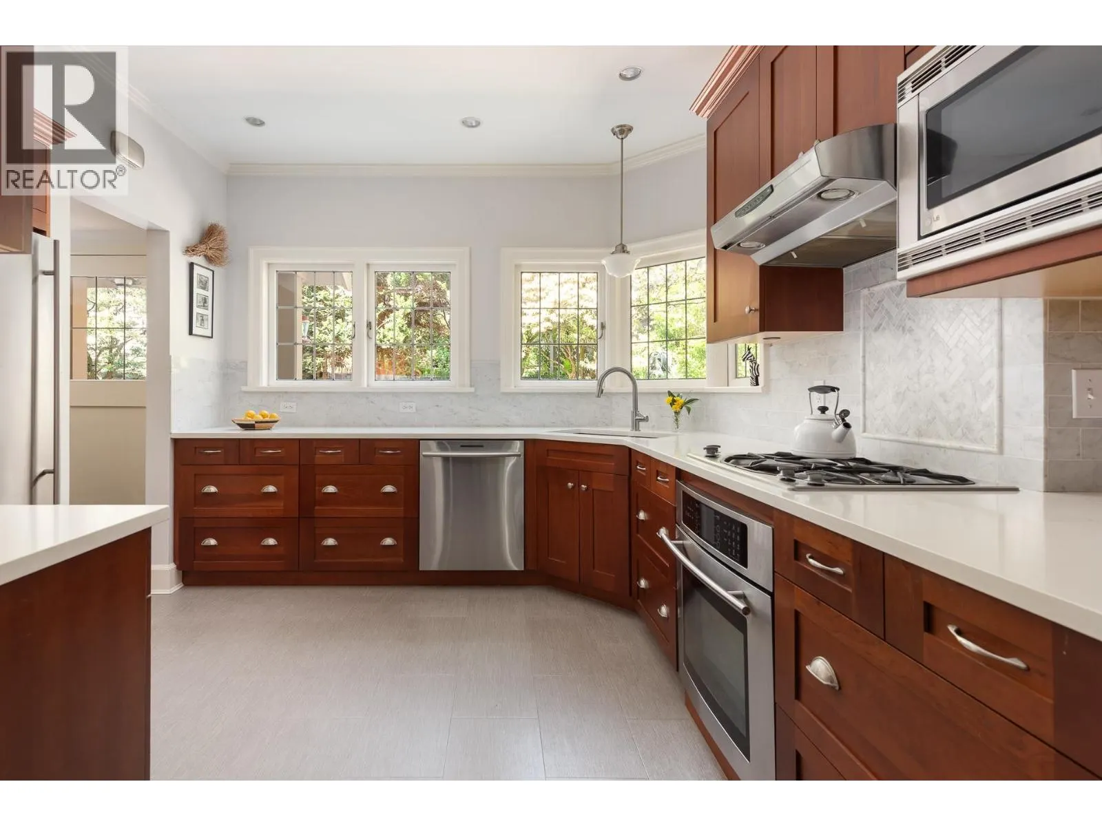 505 QUEENS AVENUE