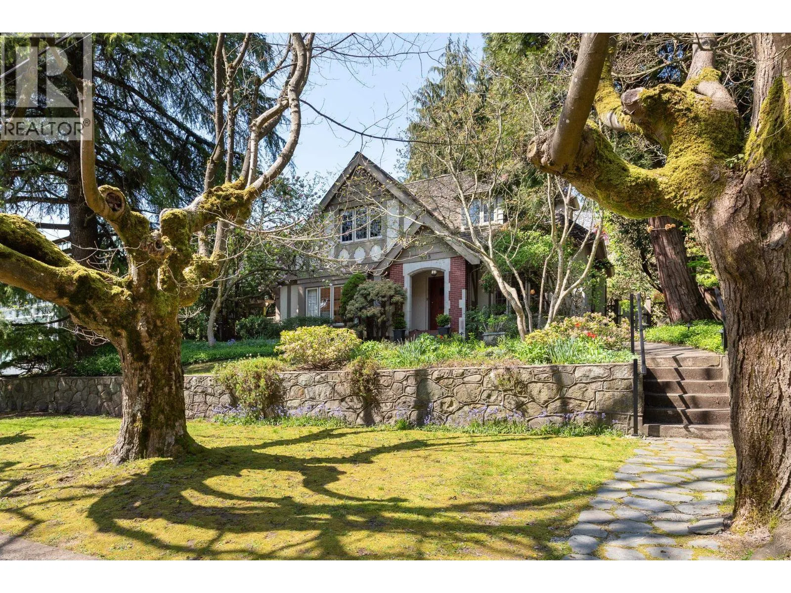 505 QUEENS AVENUE