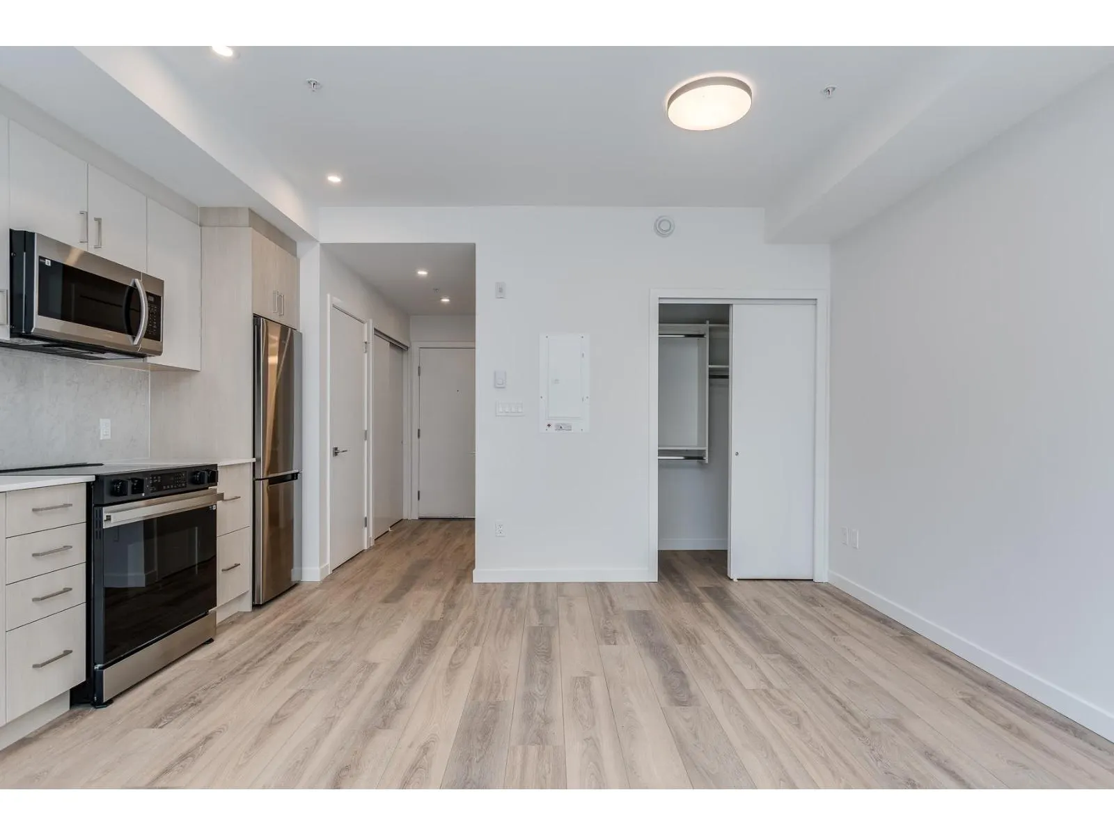 E103 13858 108 AVENUE