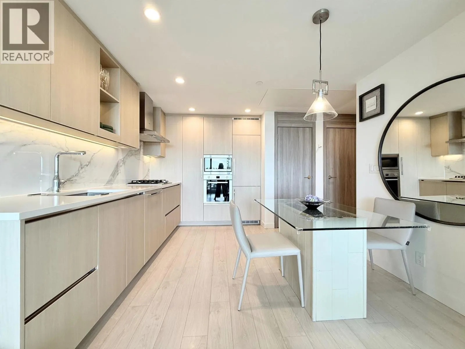 610 4890 LOUGHEED HIGHWAY