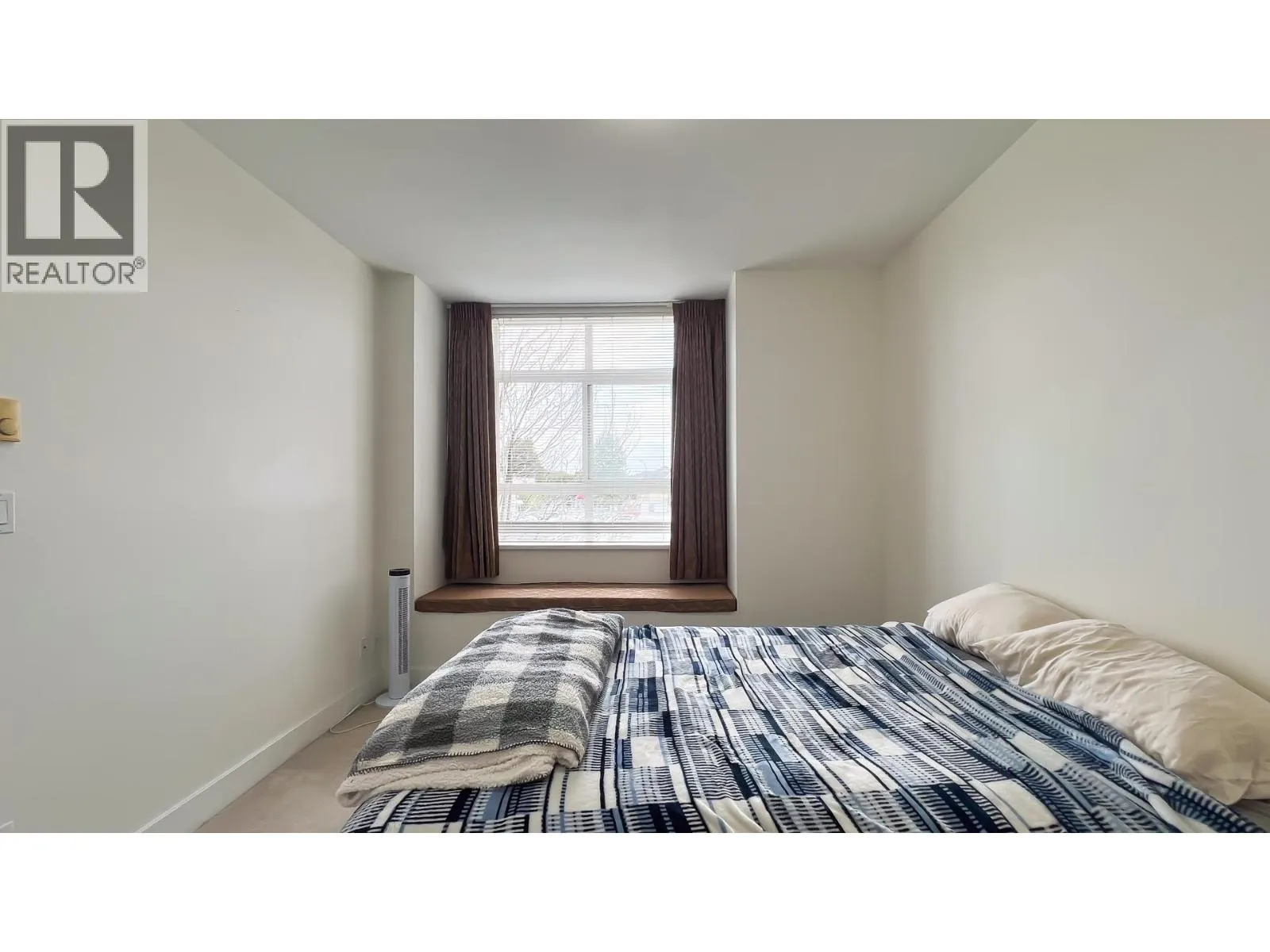 220 9233 FERNDALE ROAD