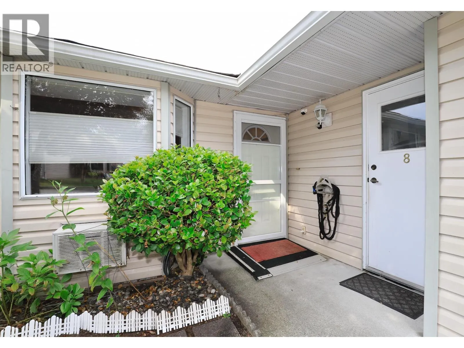 8 22308 124 AVENUE