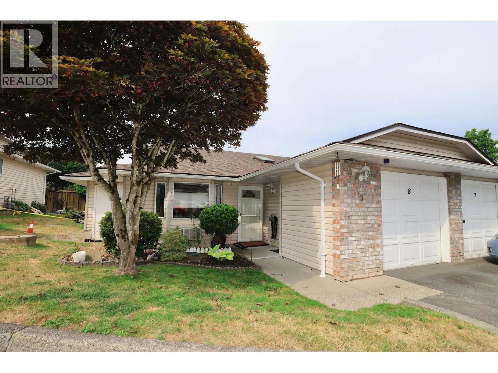 8 22308 124 AVENUE