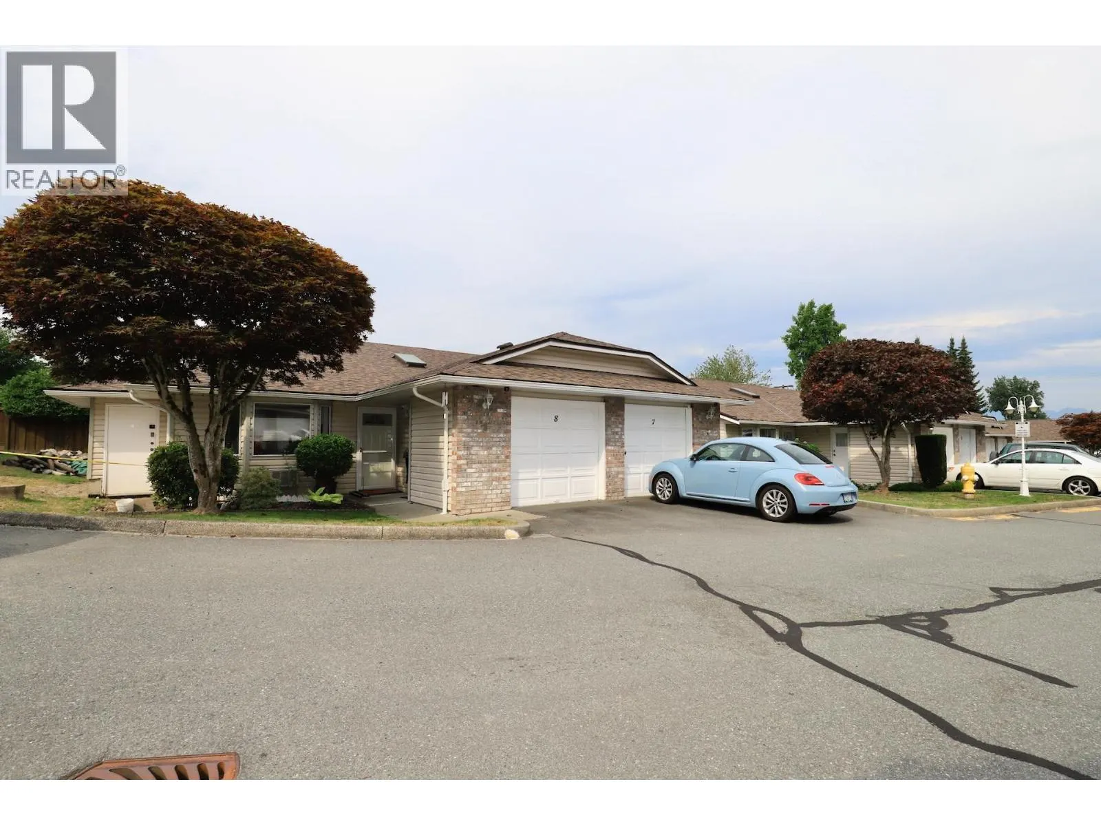 8 22308 124 AVENUE