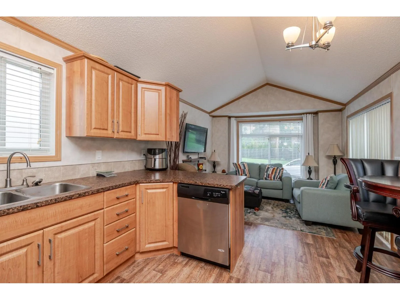 9 24330 FRASER HIGHWAY