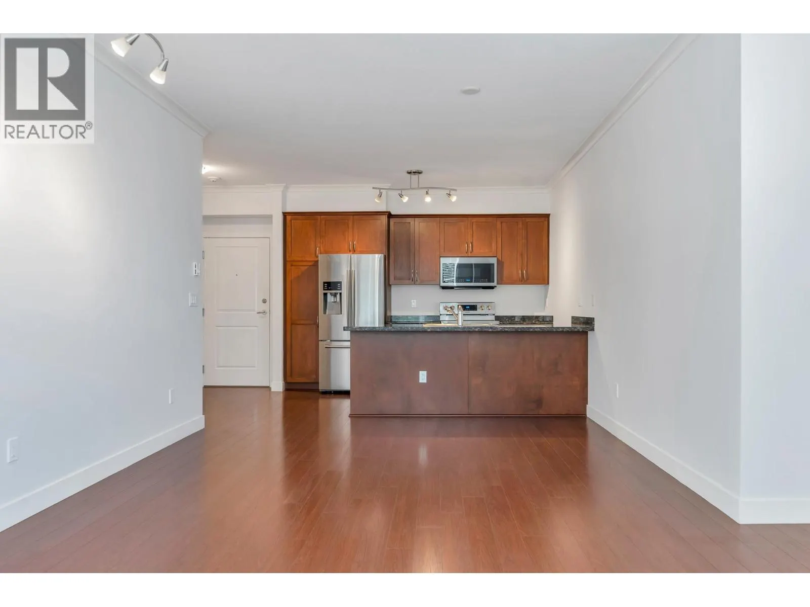 210 1375 VIEW CRESCENT