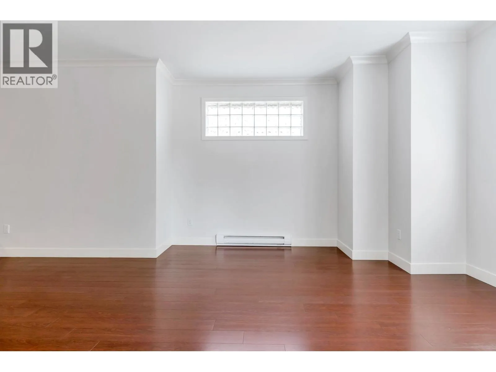 210 1375 VIEW CRESCENT