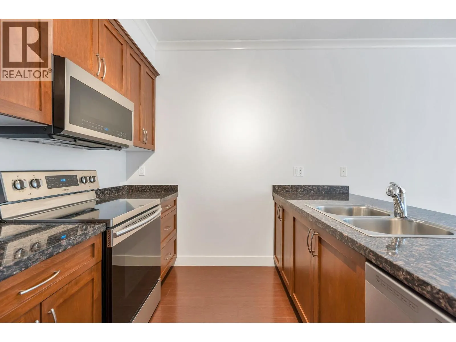210 1375 VIEW CRESCENT